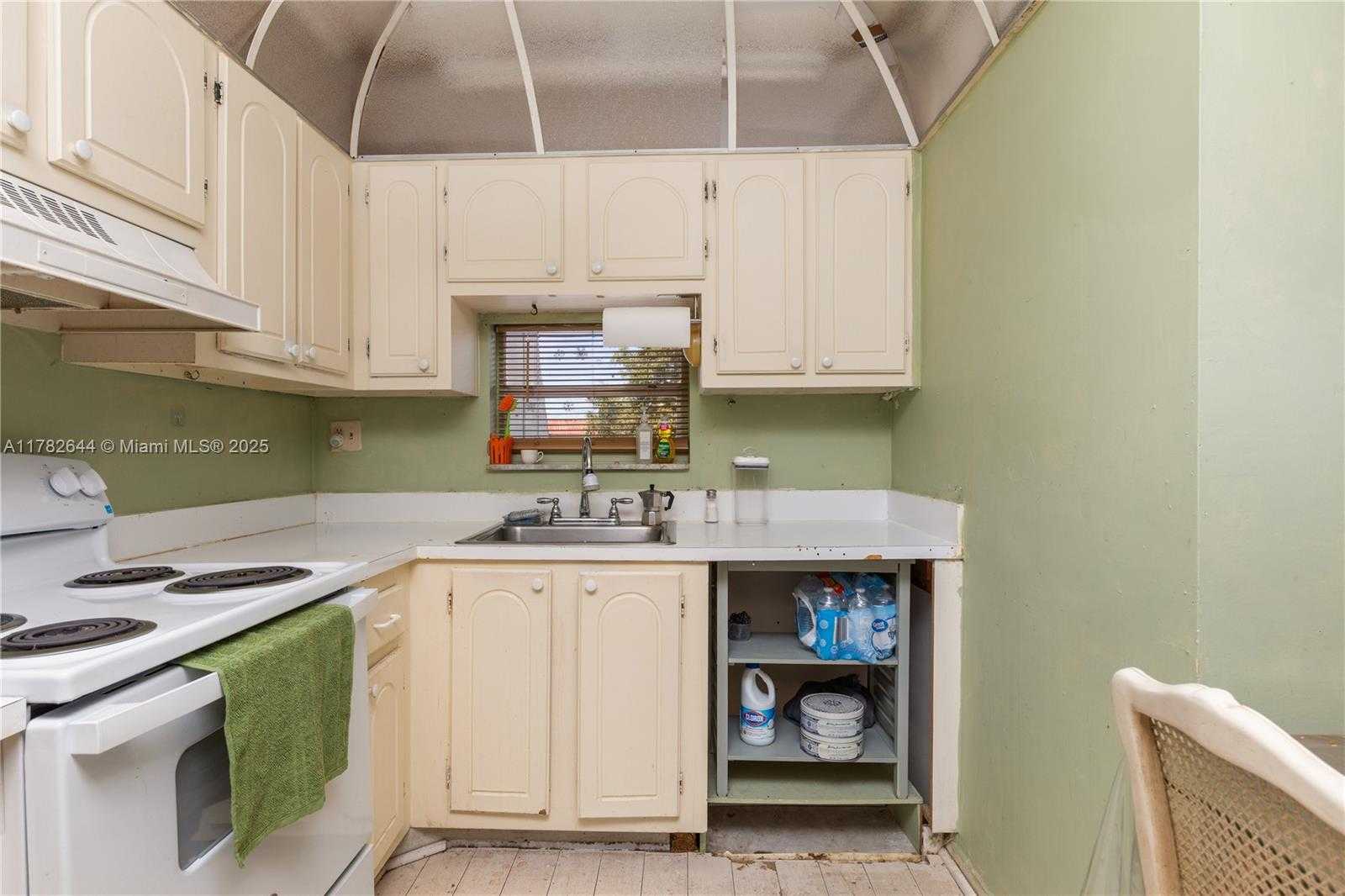 Small Image of 400 SOUTH HOLLYBROOK DR #302, Pembroke Pines Number 22