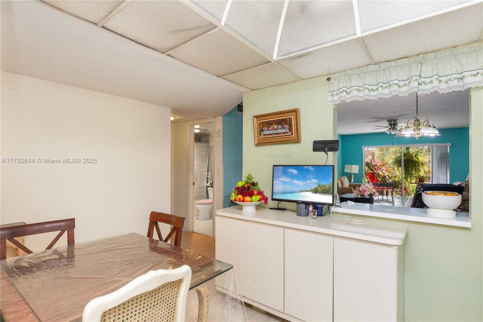 Small Image of 400 SOUTH HOLLYBROOK DR #302, Pembroke Pines Number 23