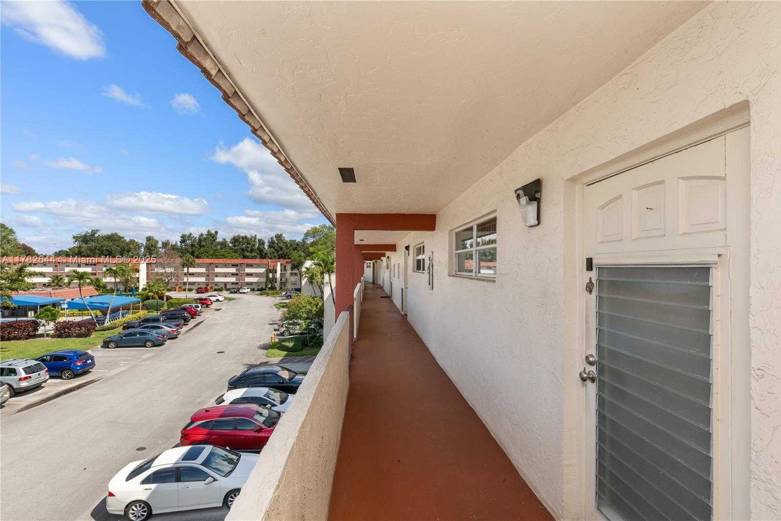 Small Image of 400 SOUTH HOLLYBROOK DR #302, Pembroke Pines Number 26