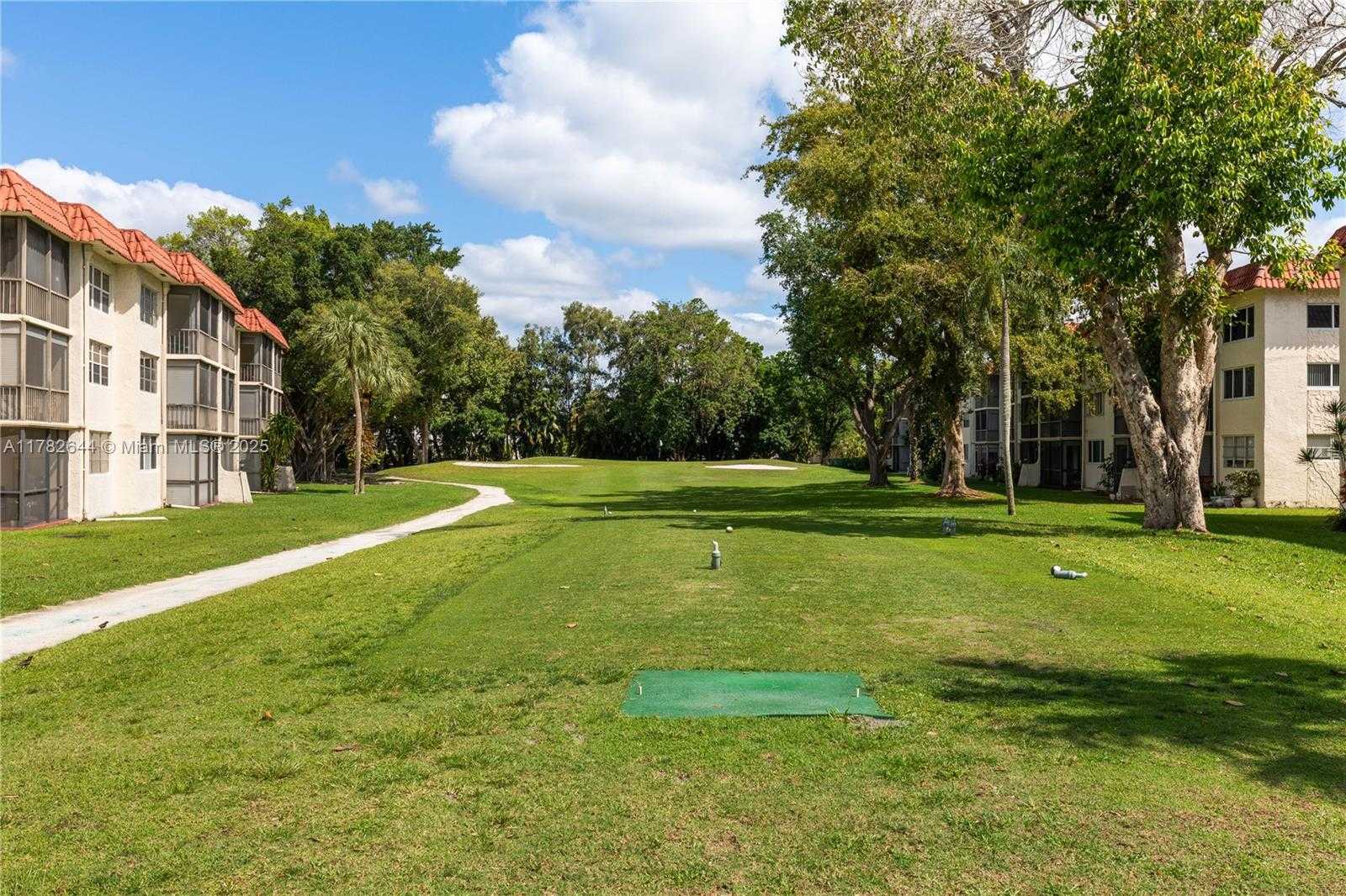 Small Image of 400 SOUTH HOLLYBROOK DR #302, Pembroke Pines Number 27