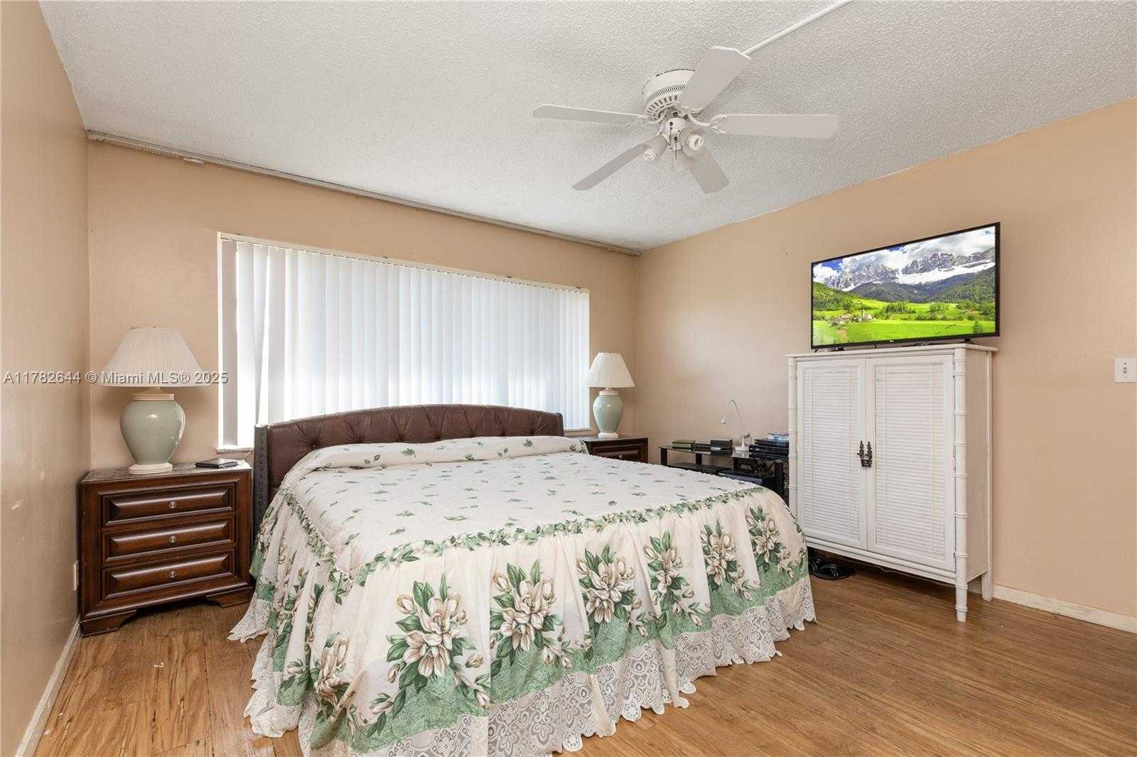 Small Image of 400 SOUTH HOLLYBROOK DR #302, Pembroke Pines Number 5