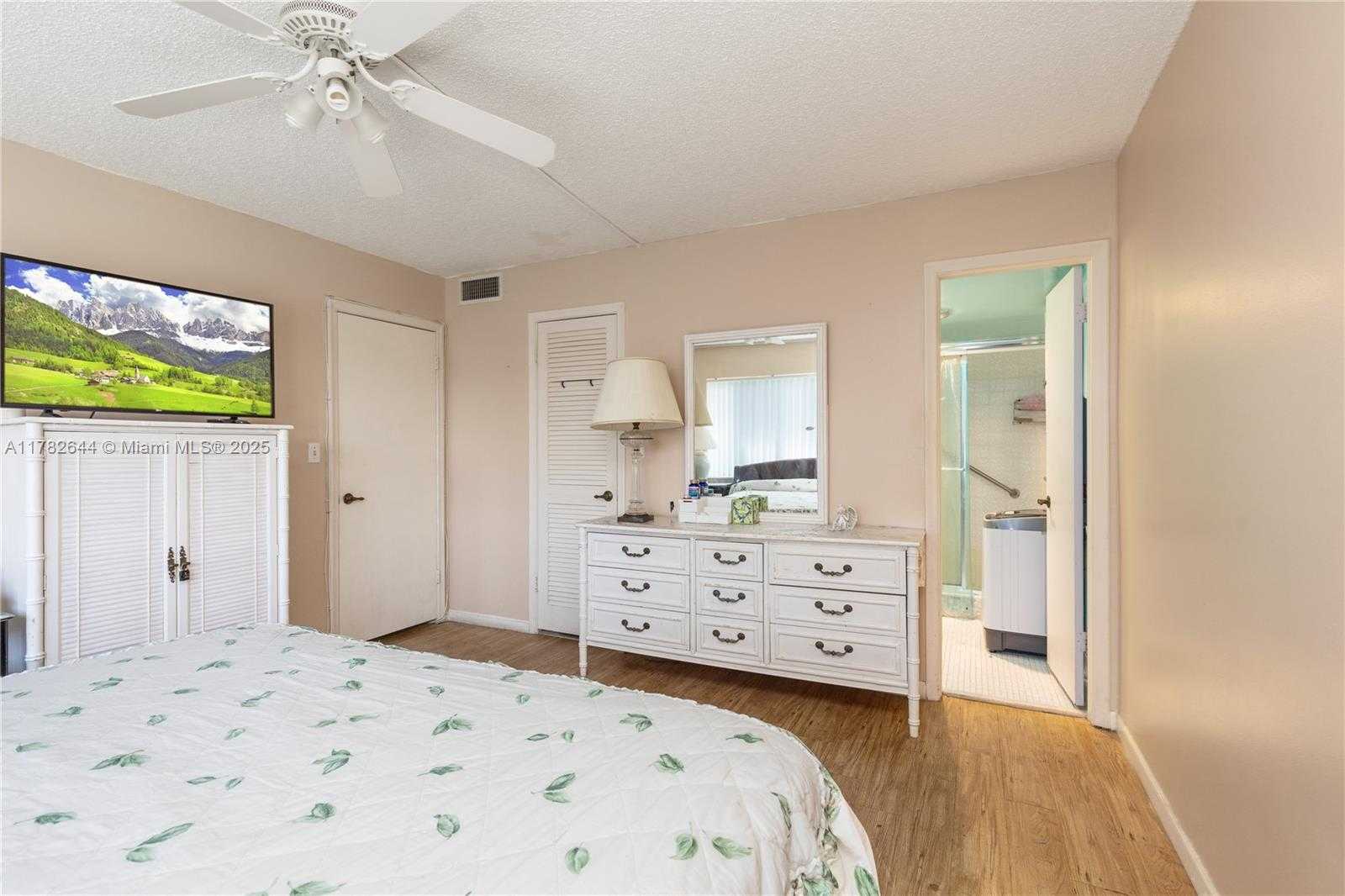 Small Image of 400 SOUTH HOLLYBROOK DR #302, Pembroke Pines Number 7