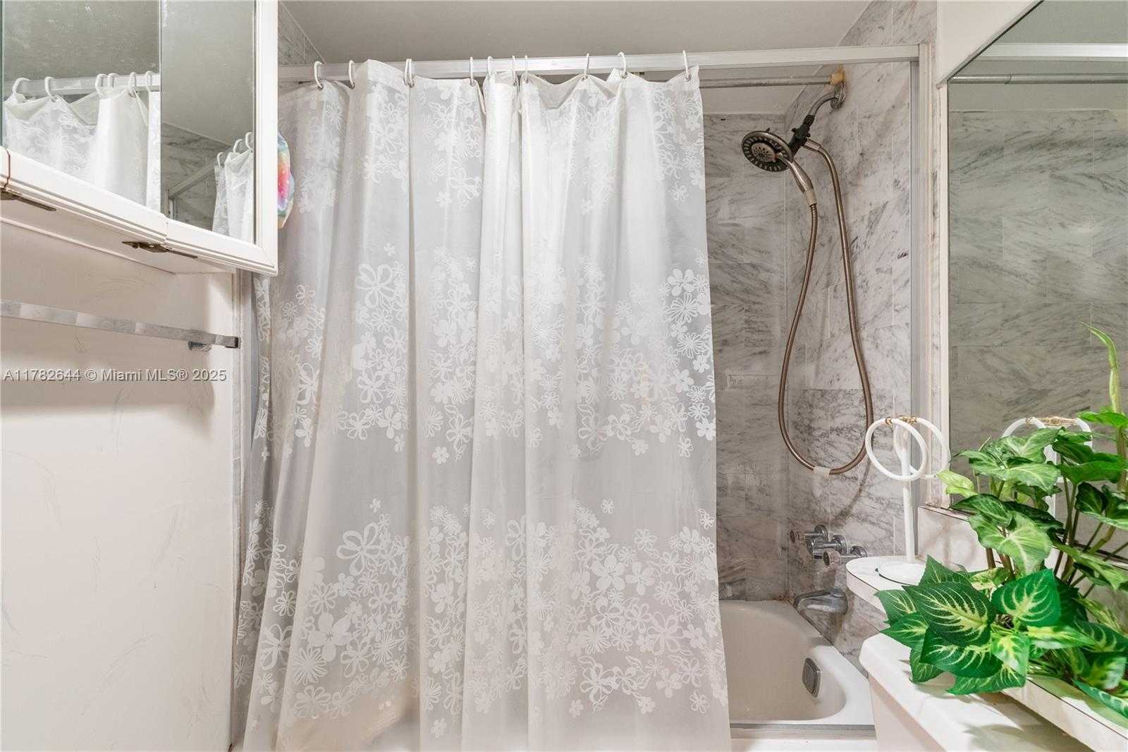 Small Image of 400 SOUTH HOLLYBROOK DR #302, Pembroke Pines Number 9