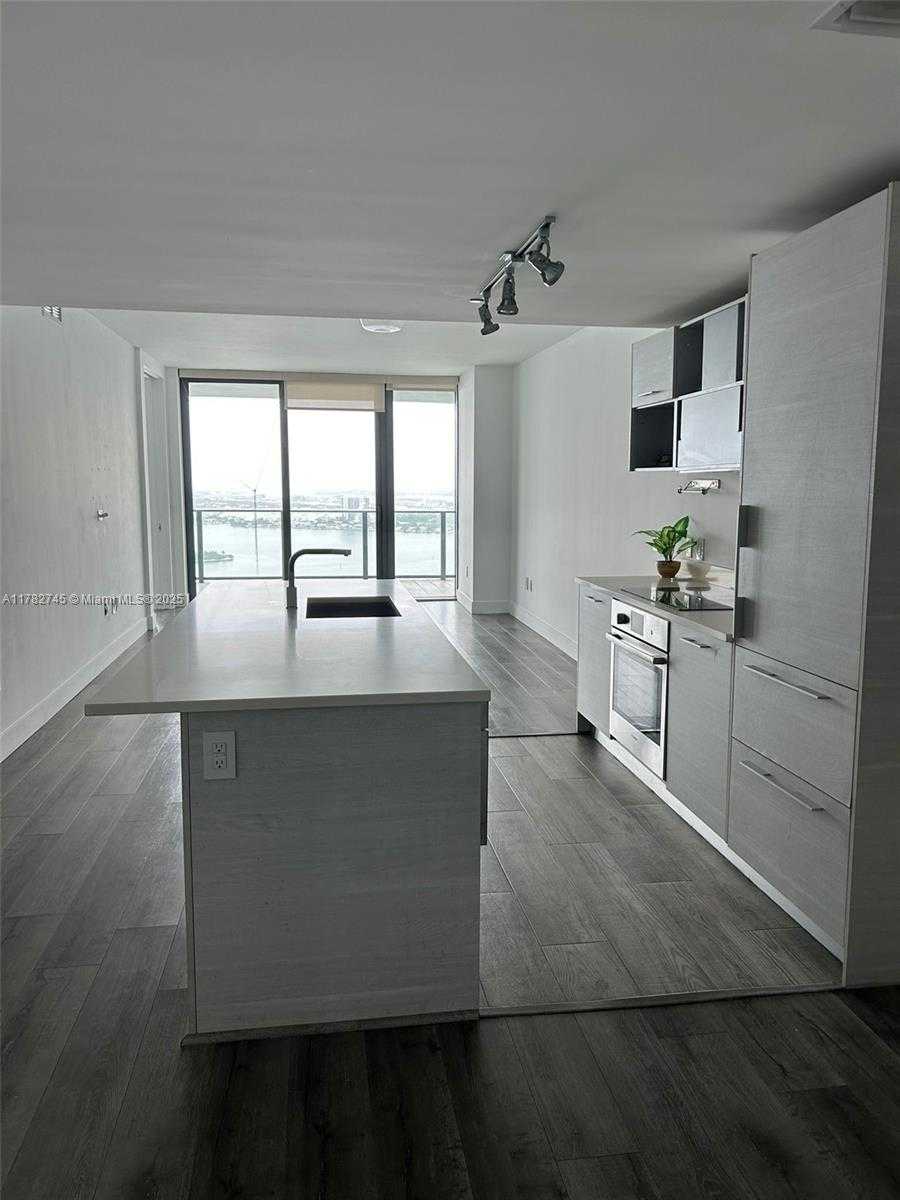 Small Image of Miami Number 3