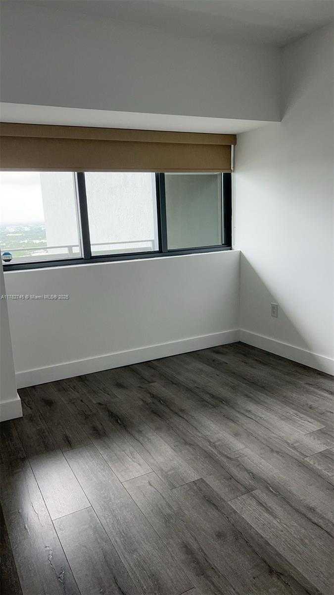 Small Image of Miami Number 9