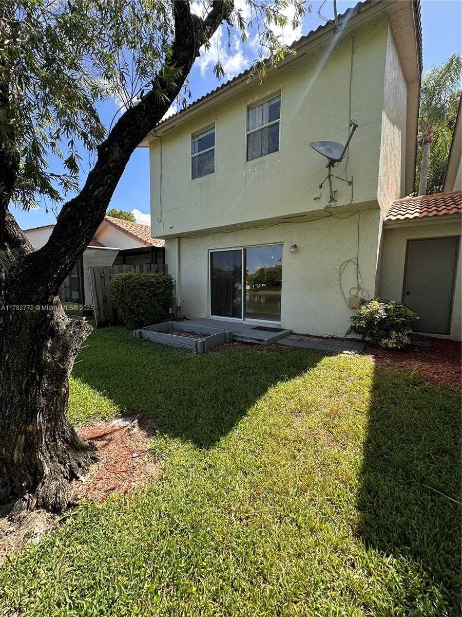 Small Image of Pembroke Pines Number 12