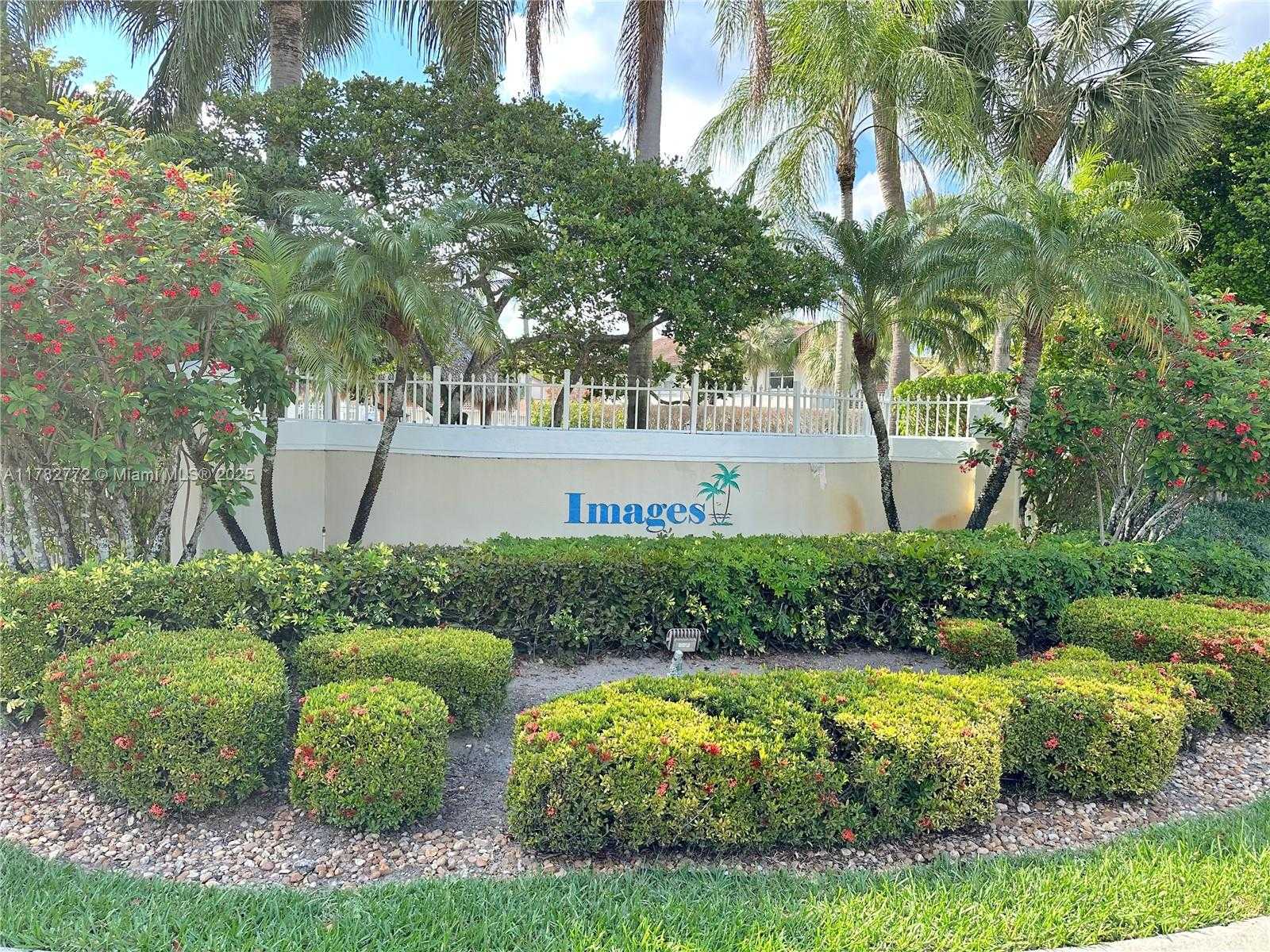 Small Image of Pembroke Pines Number 14