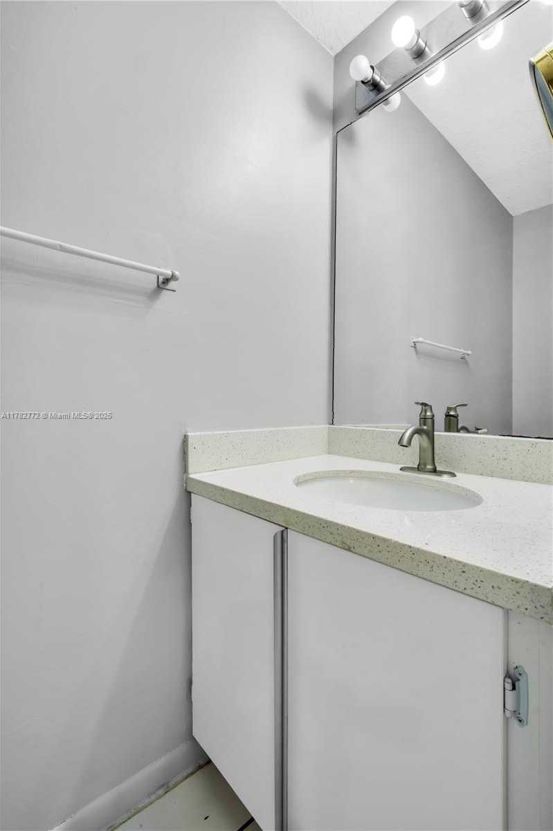 Small Image of 412 NORTH WEST 108TH TER, Pembroke Pines Number 18