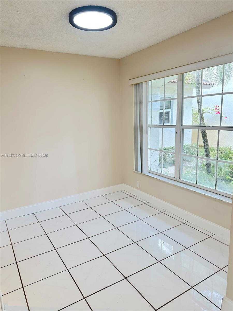 Small Image of Pembroke Pines Number 3