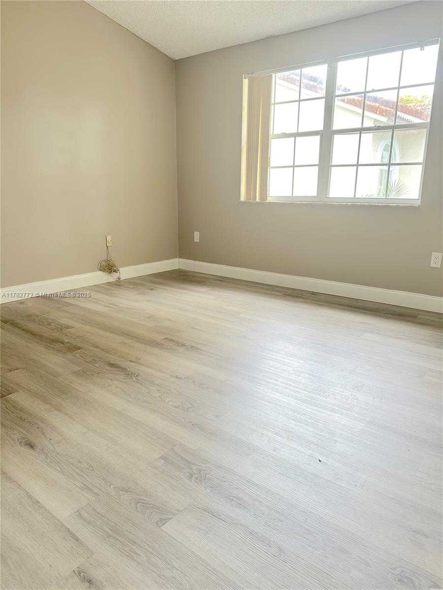 Small Image of Pembroke Pines Number 5