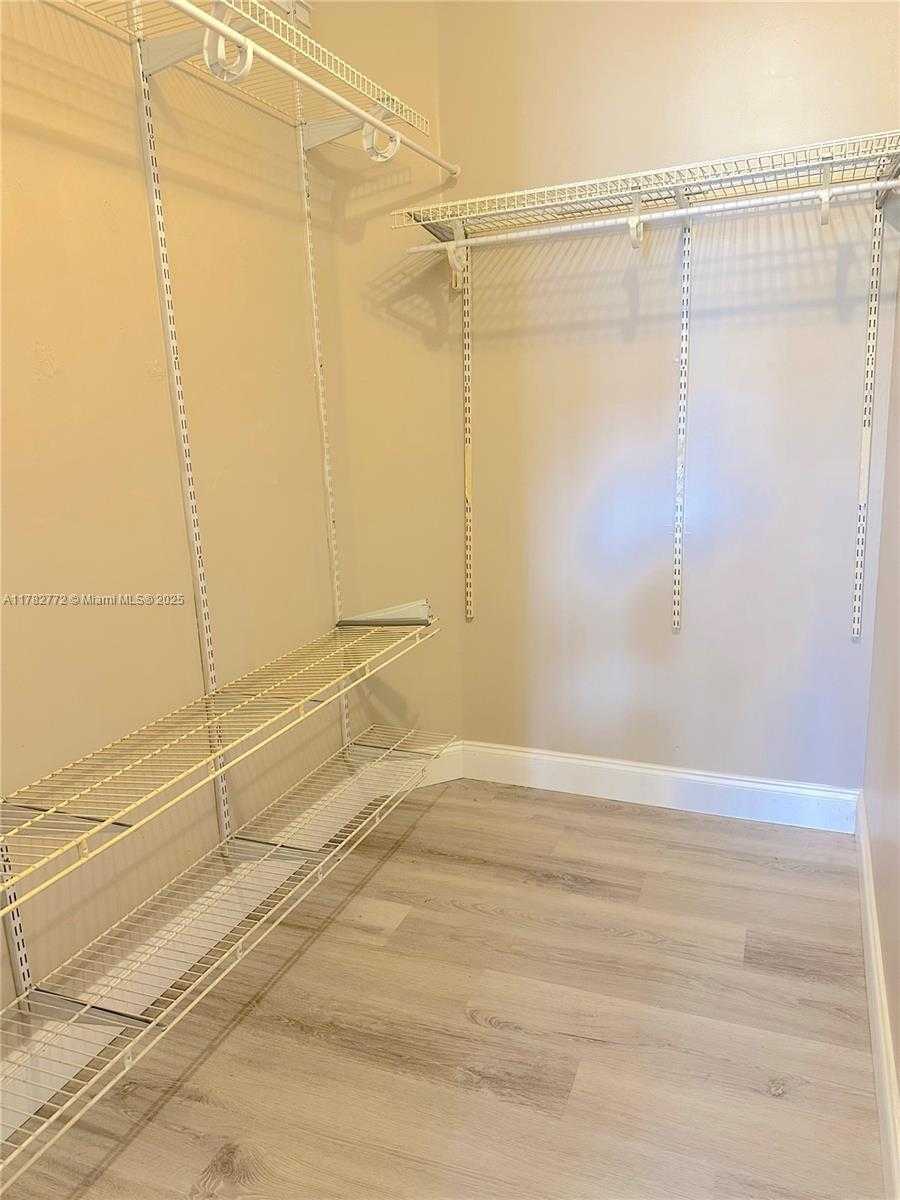 Small Image of Pembroke Pines Number 7