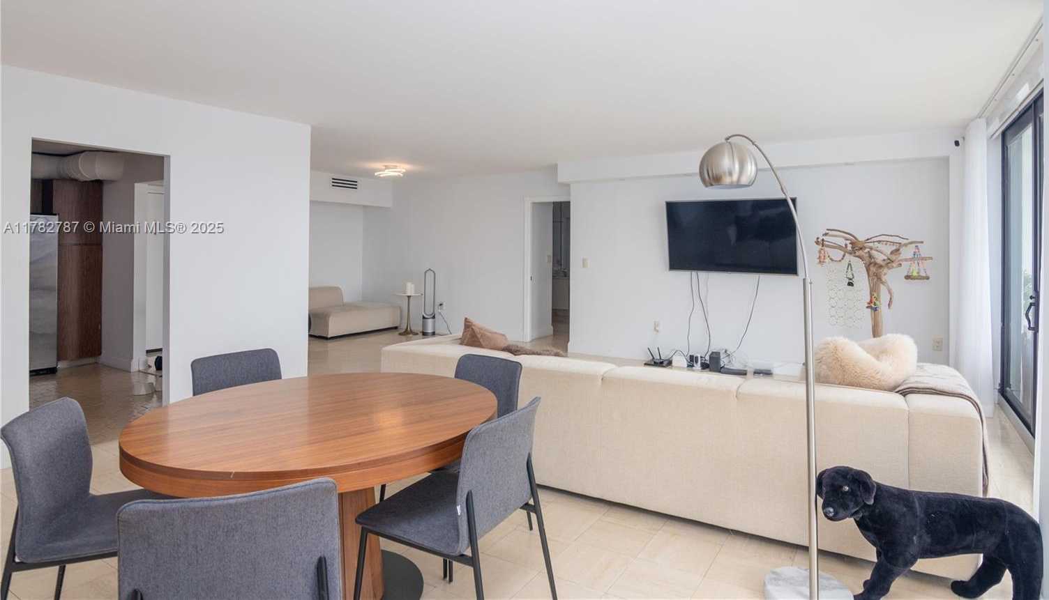 Small Image of 3731 NORTH COUNTRY CLUB DR #1927, Aventura Number 12