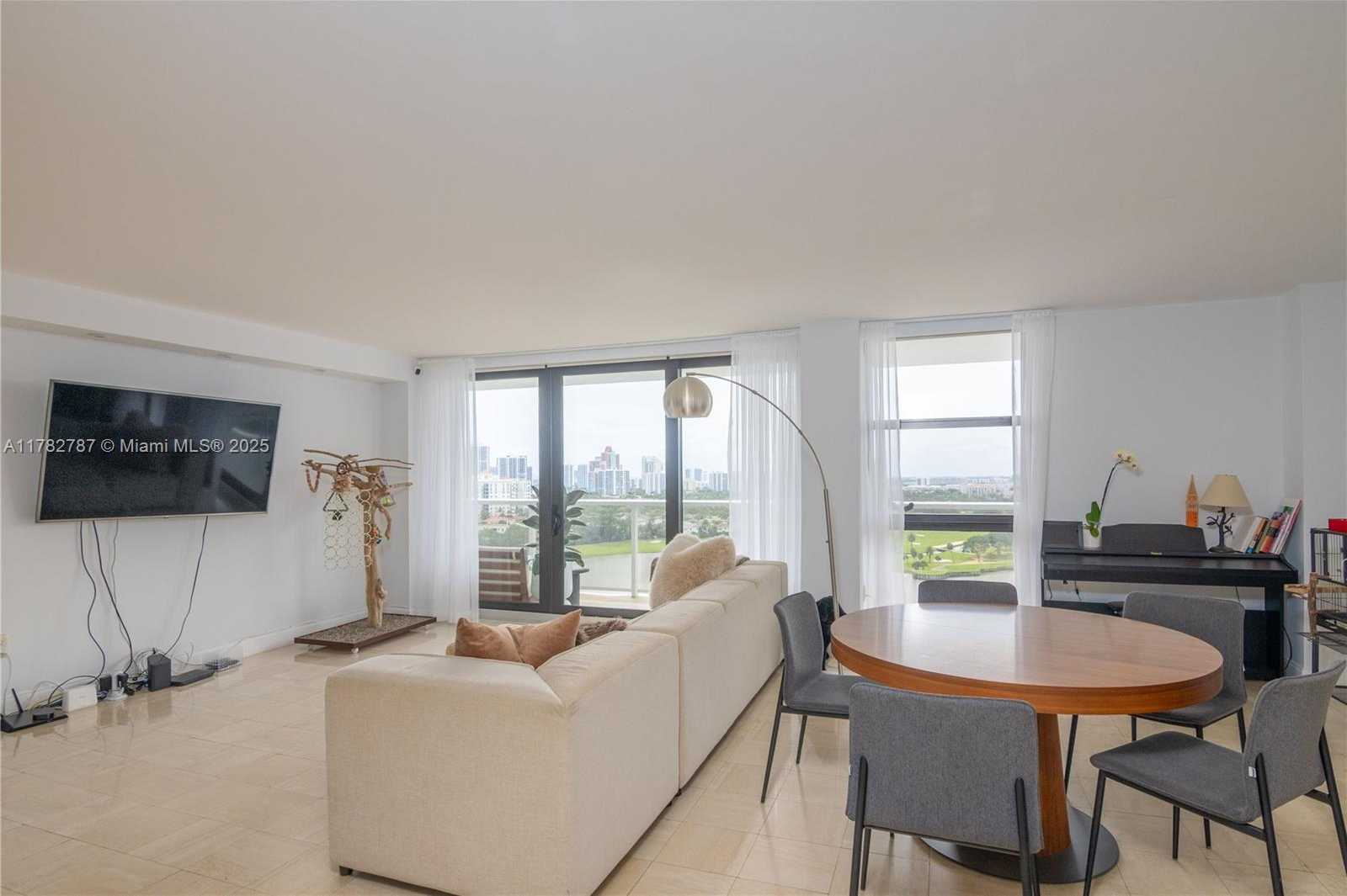 Small Image of 3731 NORTH COUNTRY CLUB DR #1927, Aventura Number 14