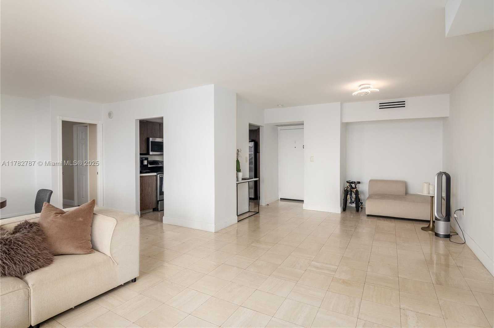 Small Image of 3731 NORTH COUNTRY CLUB DR #1927, Aventura Number 15