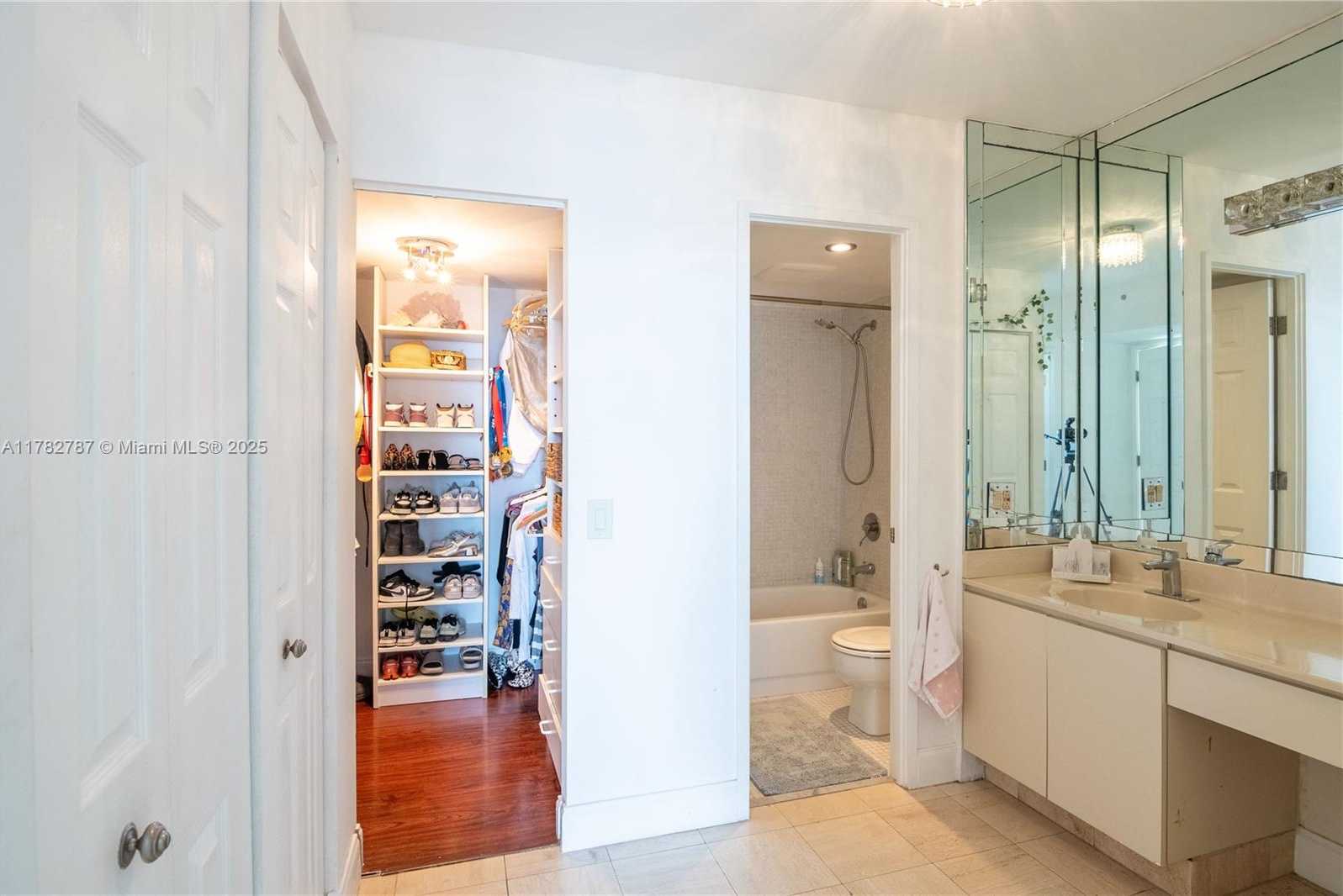 Small Image of 3731 NORTH COUNTRY CLUB DR #1927, Aventura Number 18