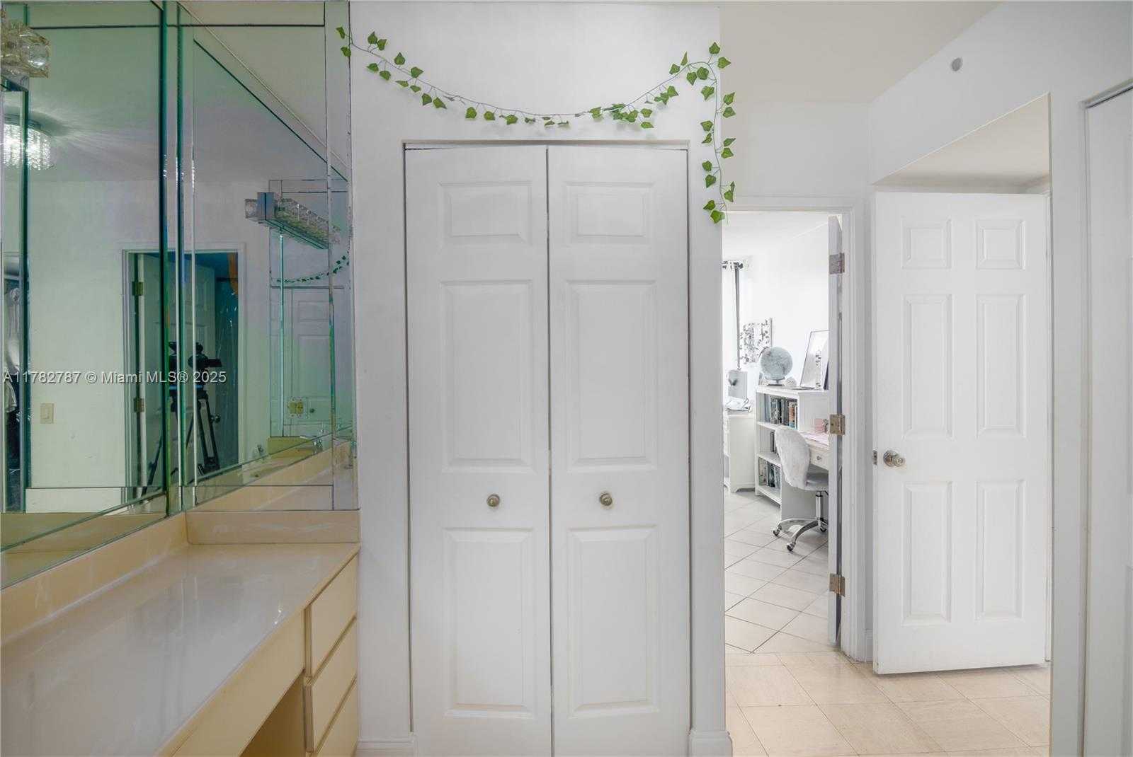 Small Image of 3731 NORTH COUNTRY CLUB DR #1927, Aventura Number 19