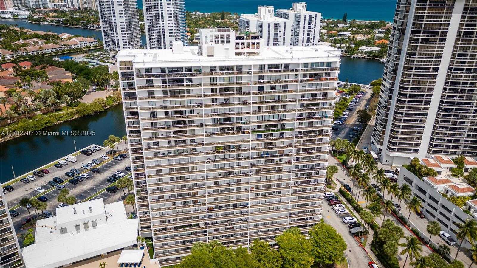 Small Image of 3731 NORTH COUNTRY CLUB DR #1927, Aventura Number 2