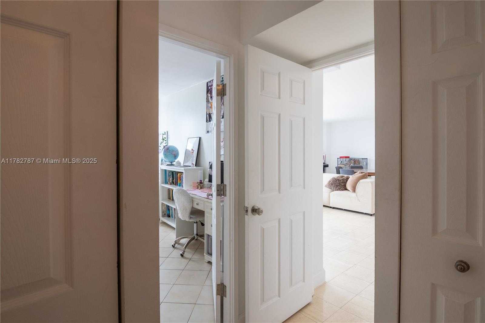 Small Image of 3731 NORTH COUNTRY CLUB DR #1927, Aventura Number 20
