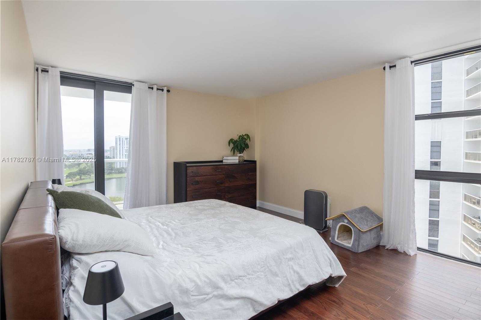 Small Image of 3731 NORTH COUNTRY CLUB DR #1927, Aventura Number 21