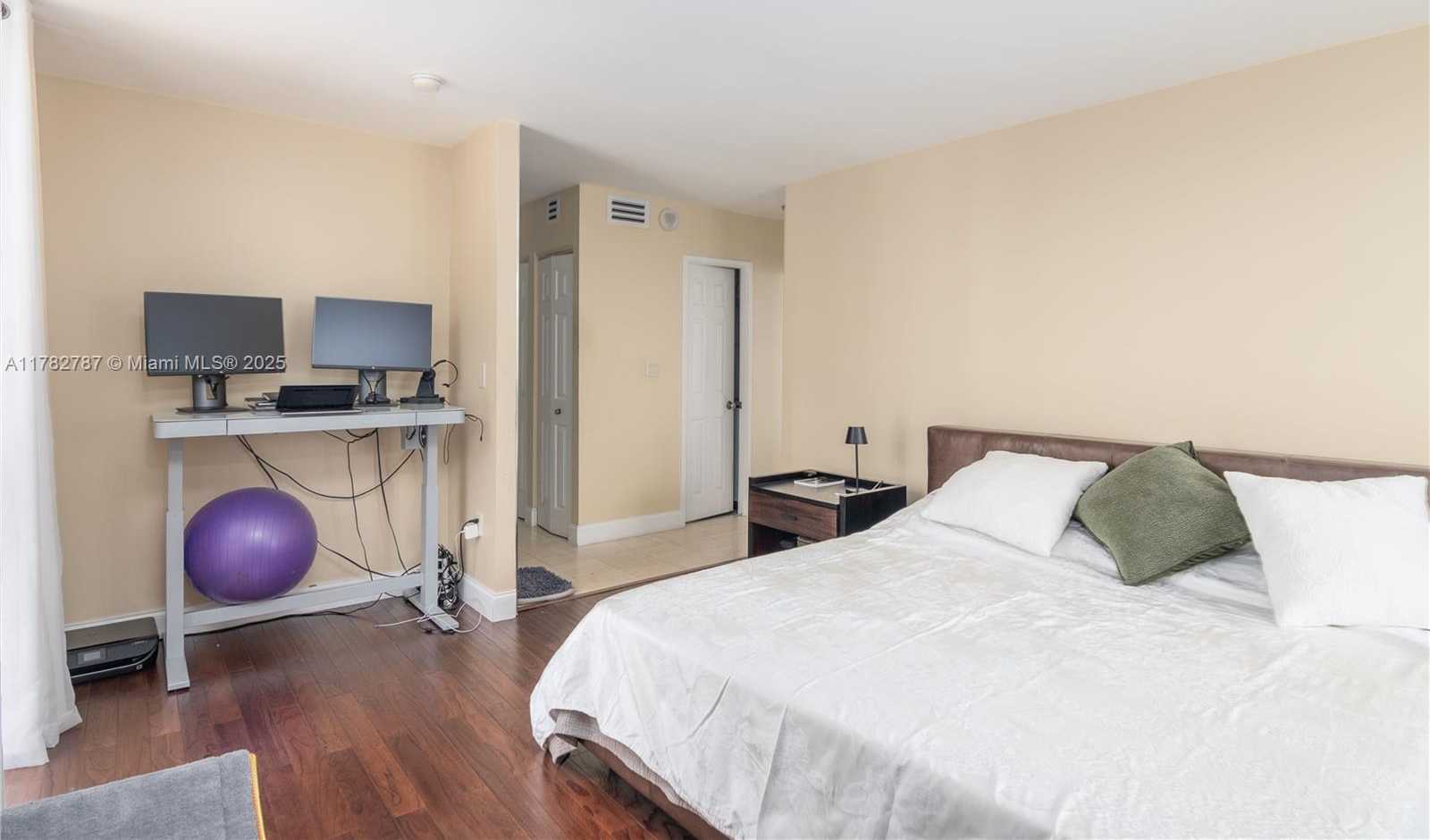 Small Image of 3731 NORTH COUNTRY CLUB DR #1927, Aventura Number 23