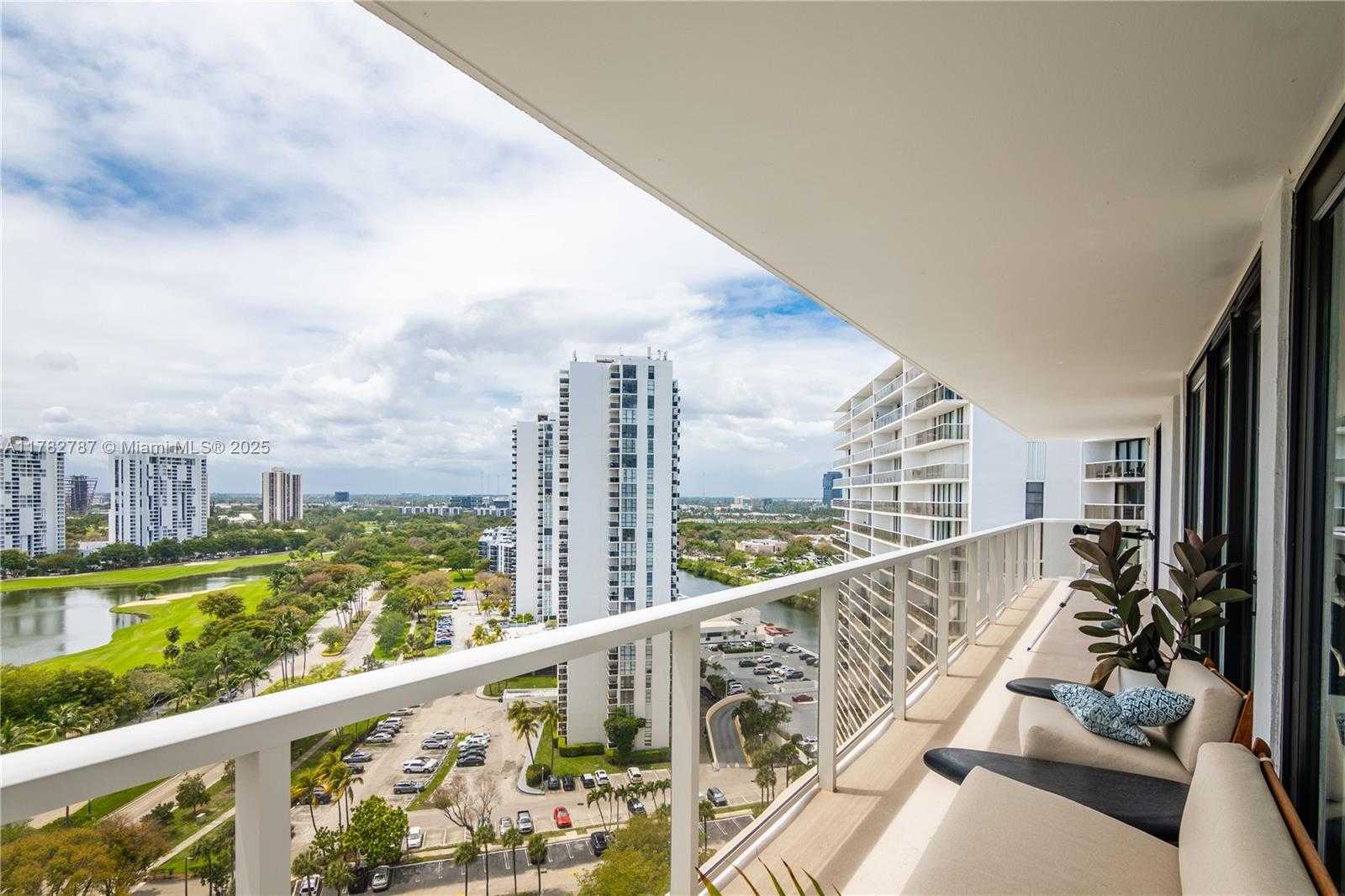 Small Image of 3731 NORTH COUNTRY CLUB DR #1927, Aventura Number 4