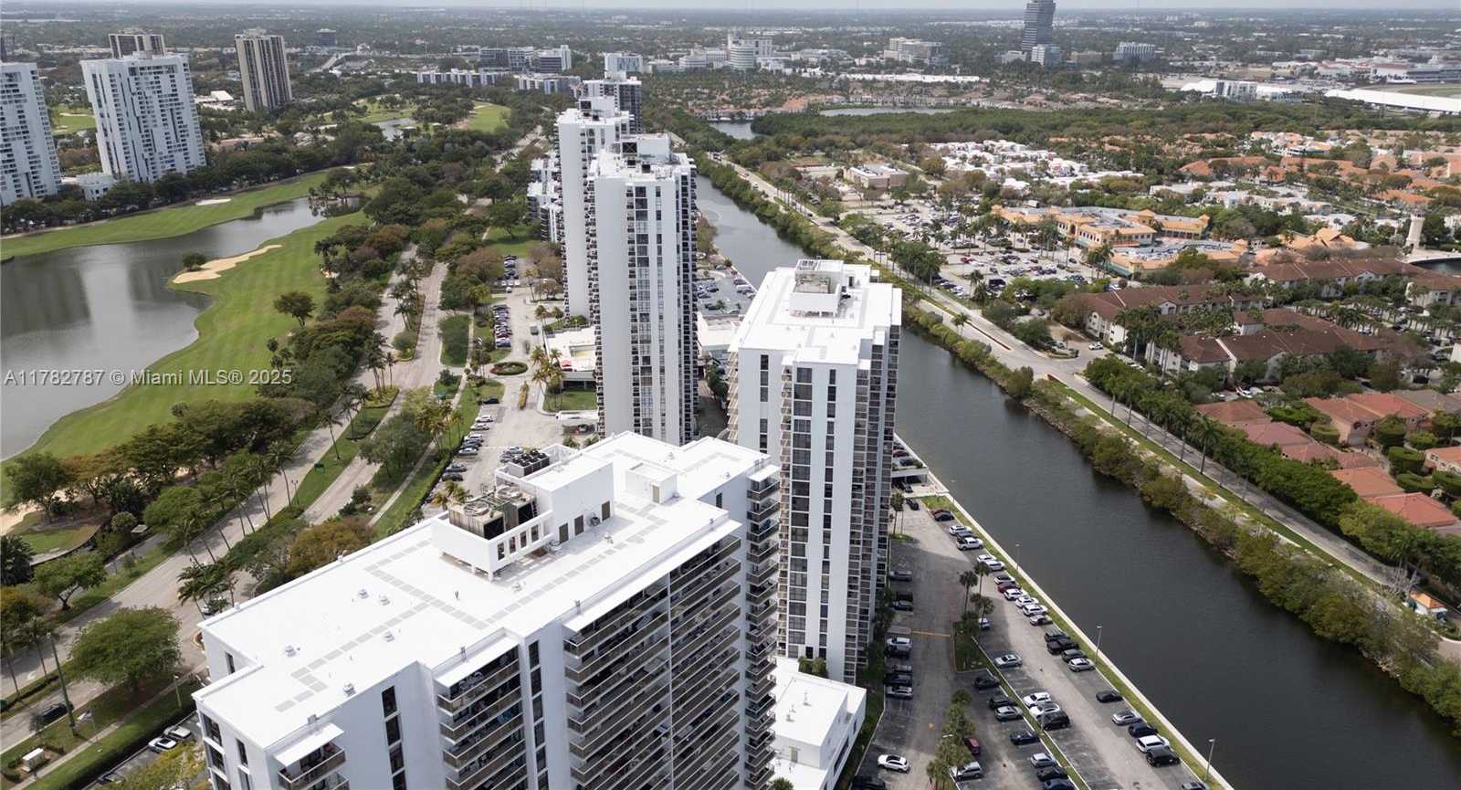 Small Image of 3731 NORTH COUNTRY CLUB DR #1927, Aventura Number 40