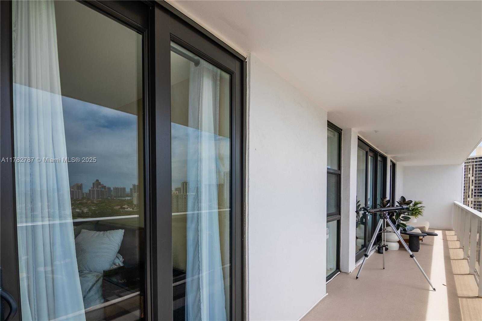 Small Image of 3731 NORTH COUNTRY CLUB DR #1927, Aventura Number 5