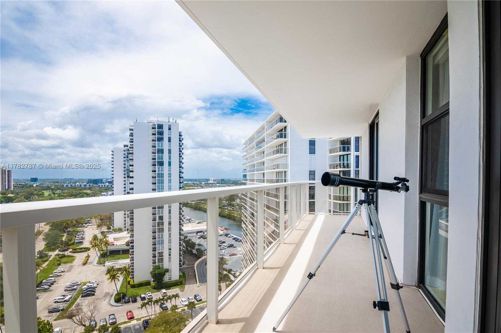 Small Image of 3731 NORTH COUNTRY CLUB DR #1927, Aventura Number 7