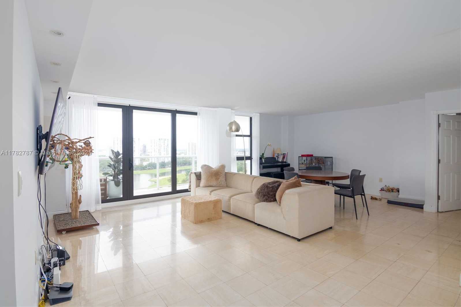 Small Image of 3731 NORTH COUNTRY CLUB DR #1927, Aventura Number 9