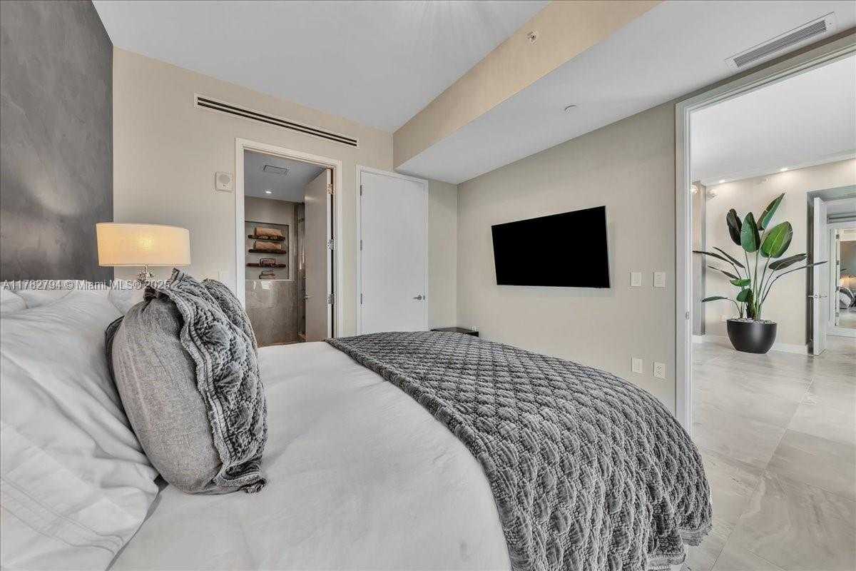 Small Image of 15701 COLLINS AVE #4604, Sunny Isles Beach Number 25