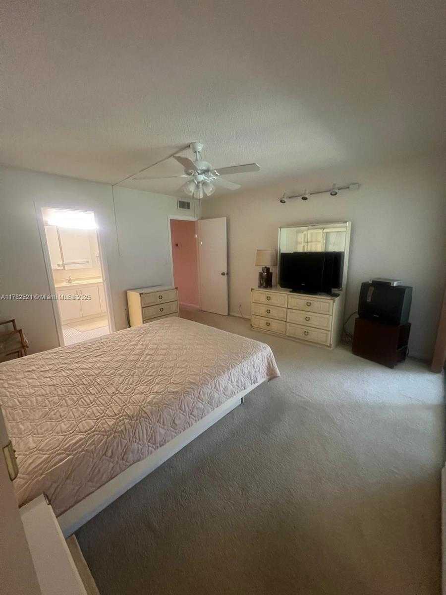 Small Image of 3102 PORTOFINO PT #M2, Coconut Creek Number 17