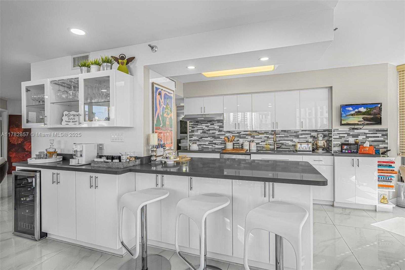 Small Image of 3500 MYSTIC POINTE DR #604, Aventura Number 10