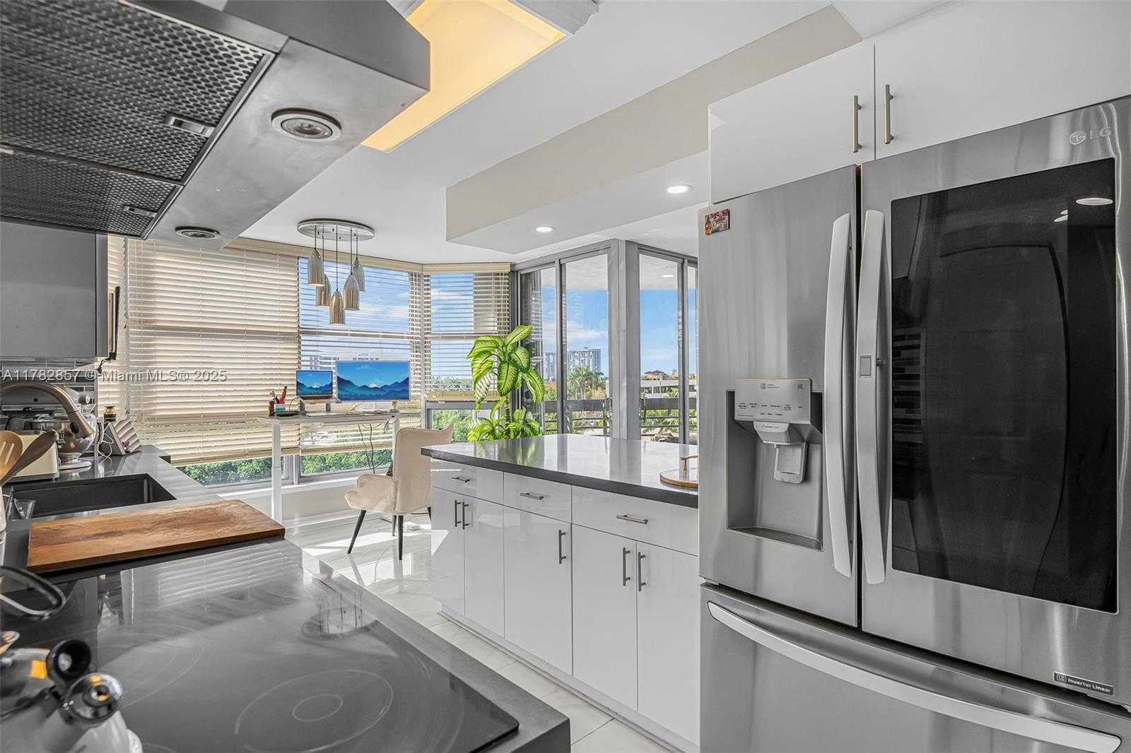 Small Image of 3500 MYSTIC POINTE DR #604, Aventura Number 12