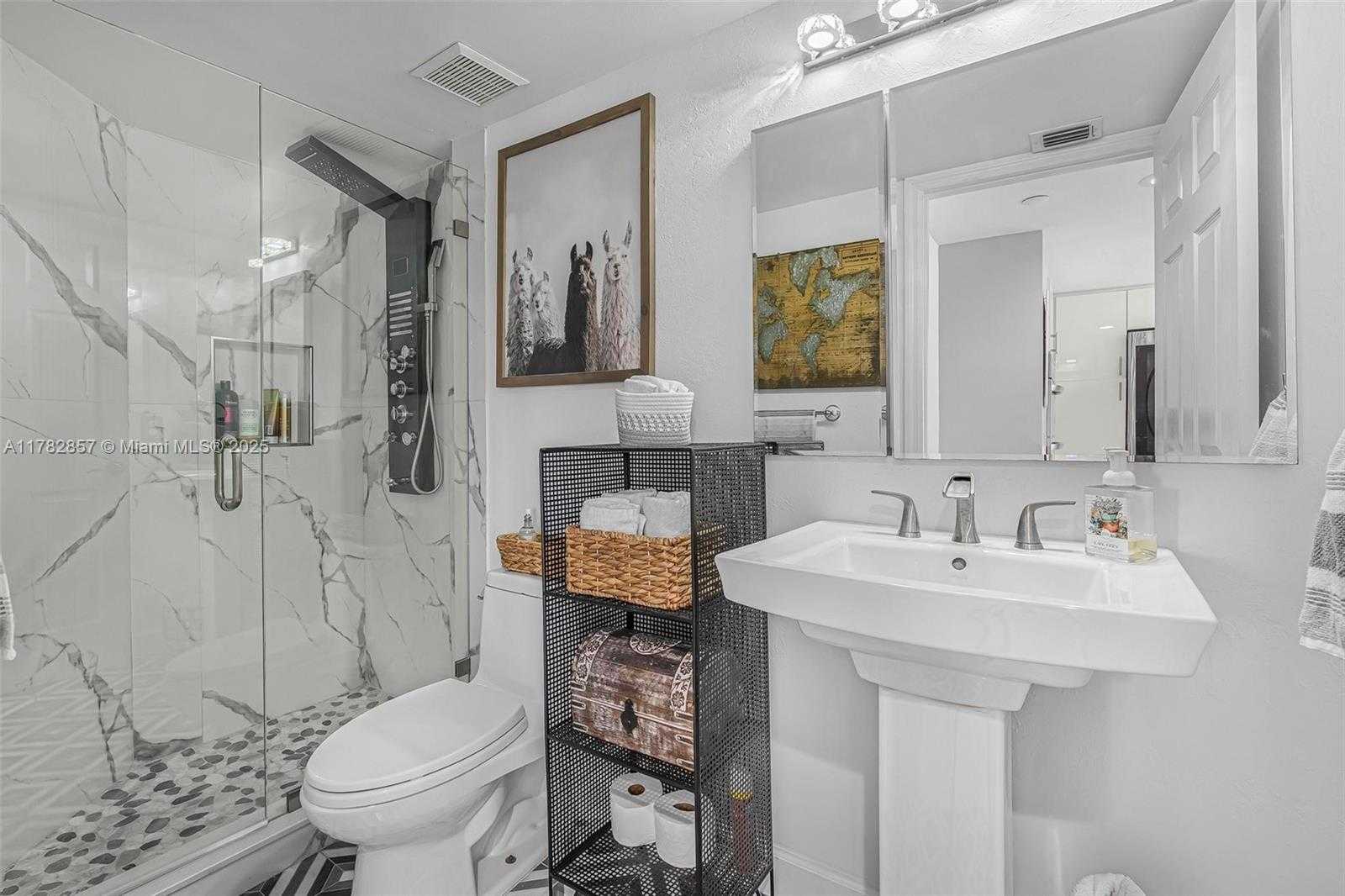 Small Image of 3500 MYSTIC POINTE DR #604, Aventura Number 16