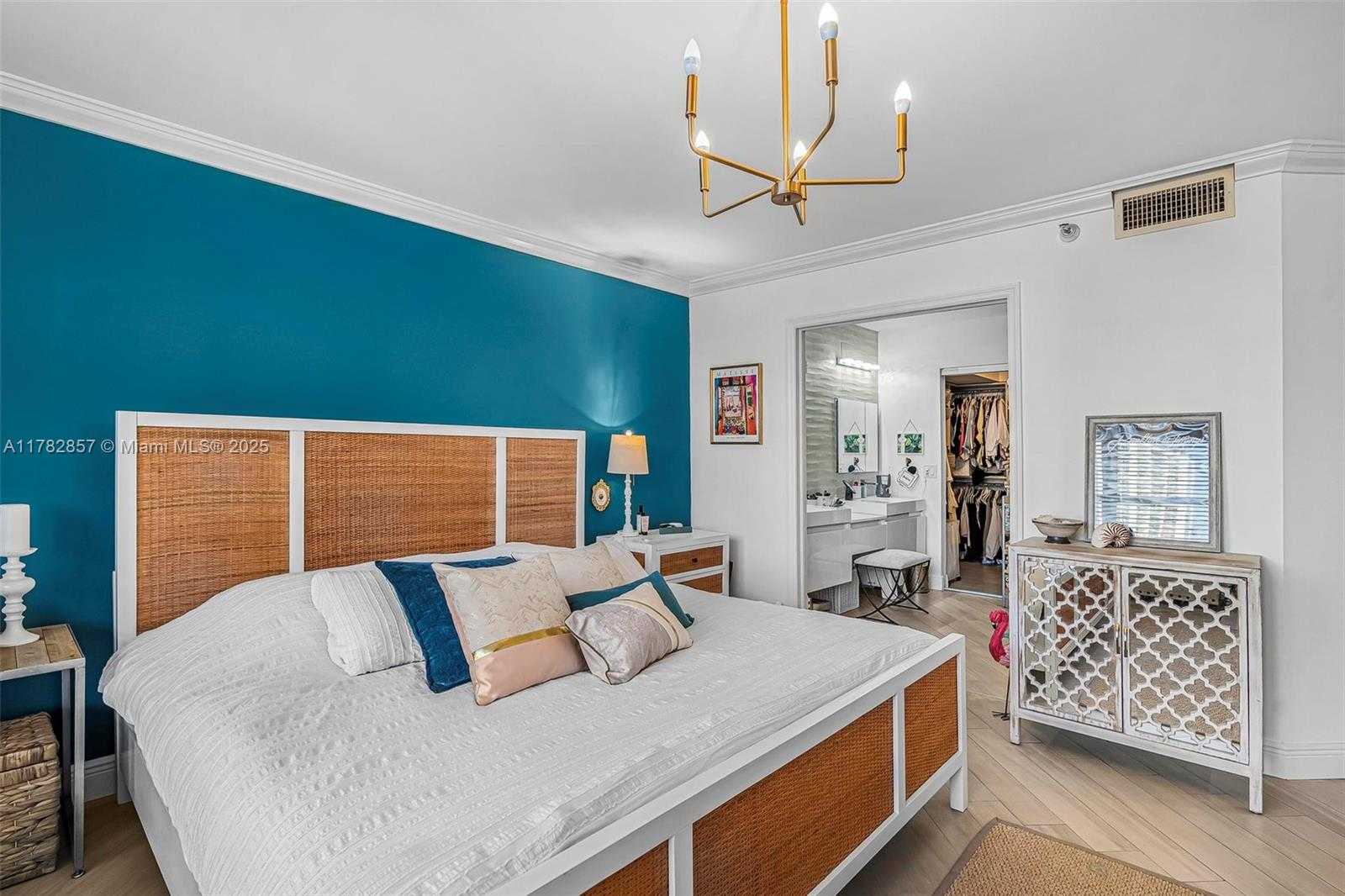 Small Image of 3500 MYSTIC POINTE DR #604, Aventura Number 19