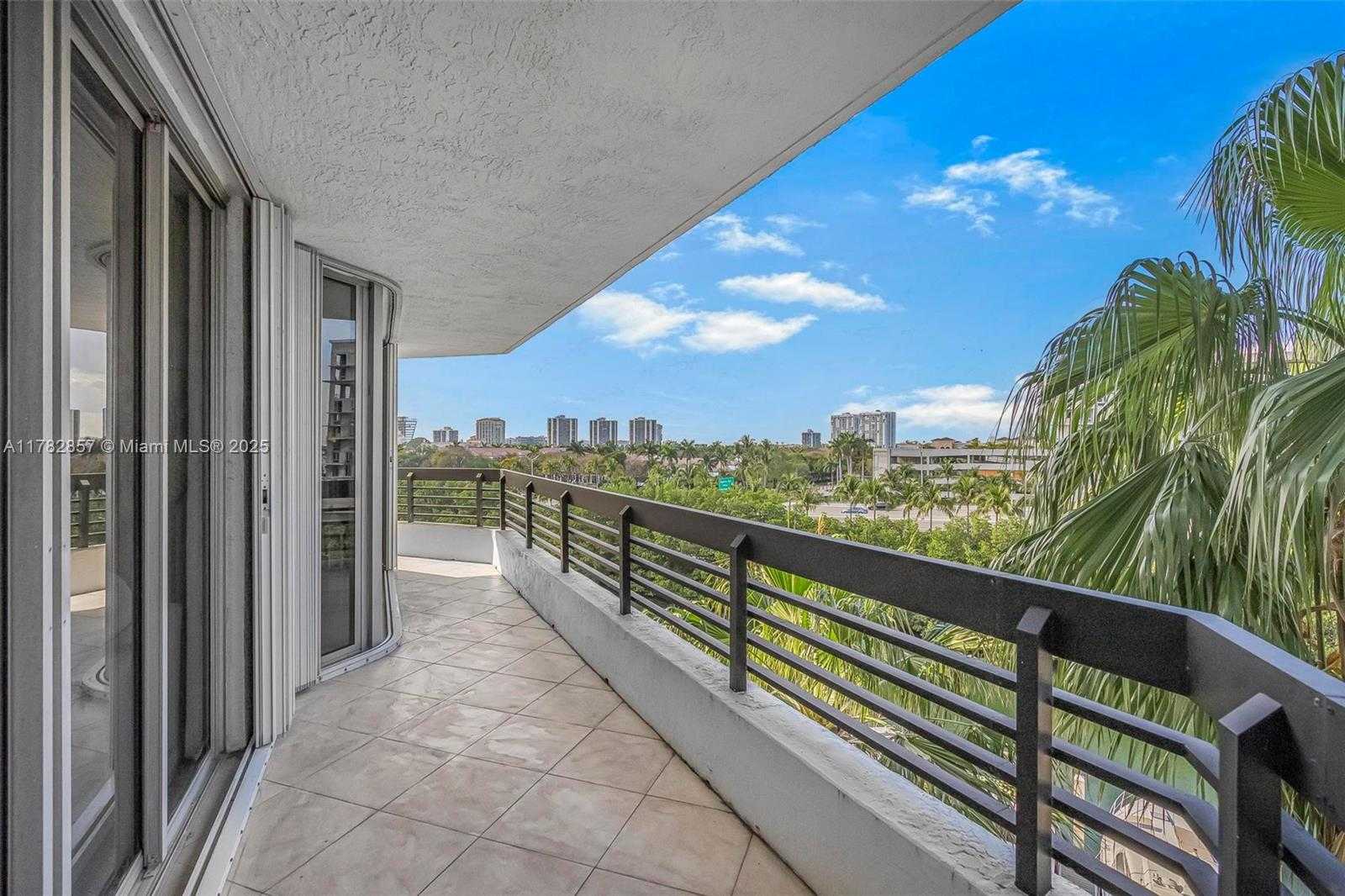 Small Image of 3500 MYSTIC POINTE DR #604, Aventura Number 28