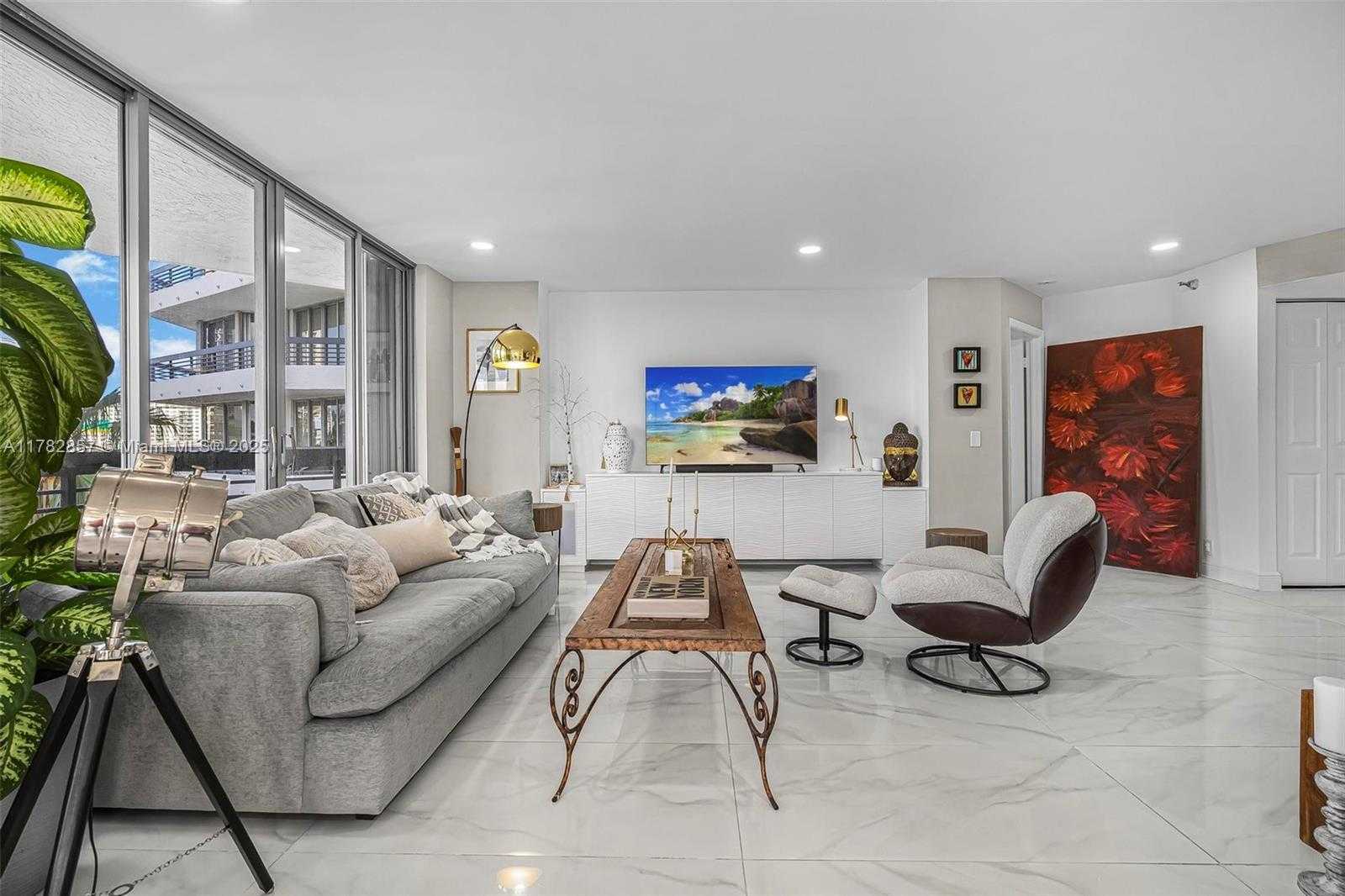 Small Image of 3500 MYSTIC POINTE DR #604, Aventura Number 4