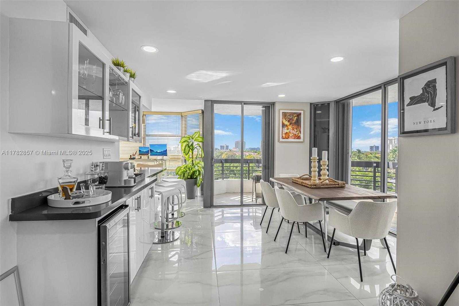 Small Image of 3500 MYSTIC POINTE DR #604, Aventura Number 6