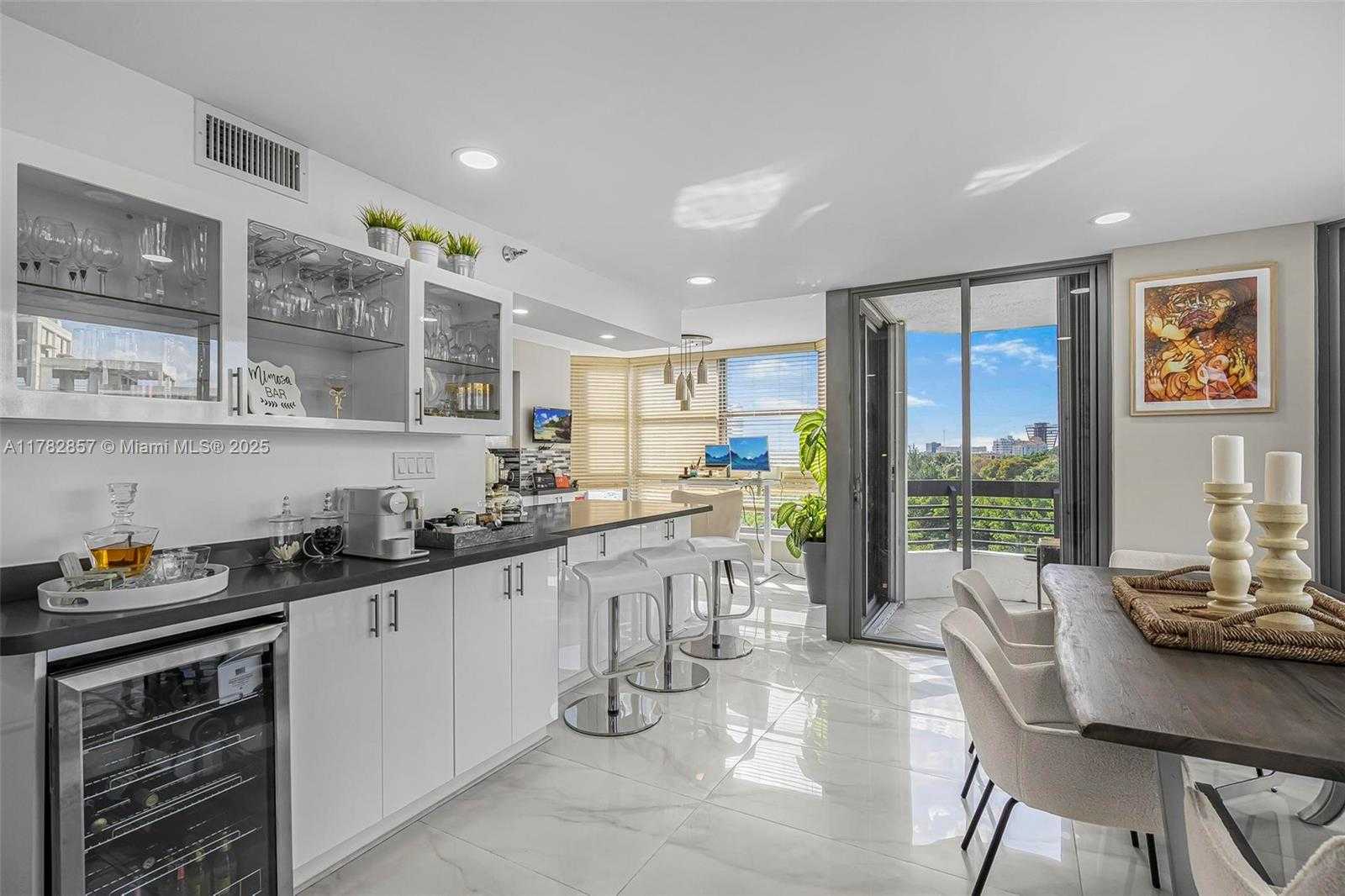 Small Image of 3500 MYSTIC POINTE DR #604, Aventura Number 7