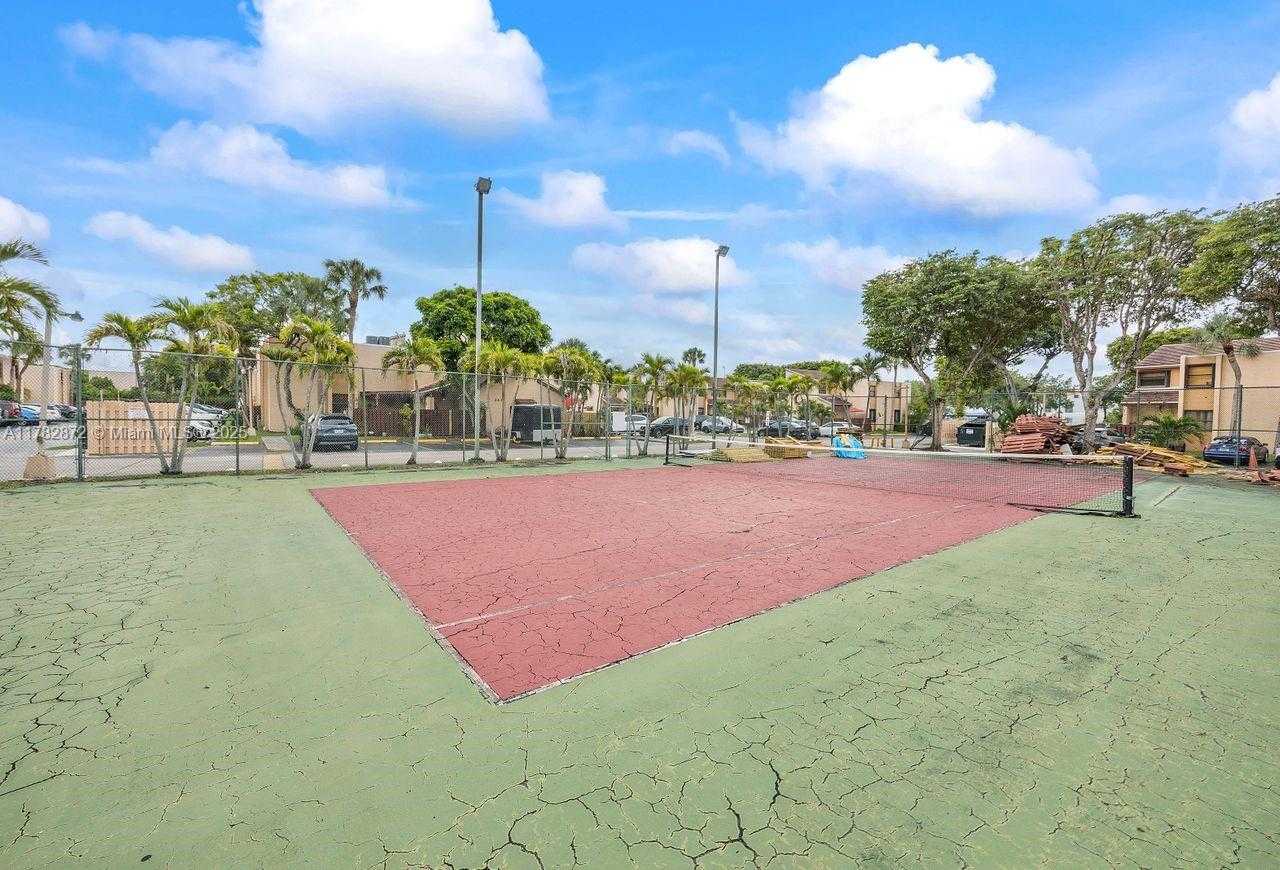 Small Image of 241 W Park Dr, Miami, FL 33172, USA Number 20