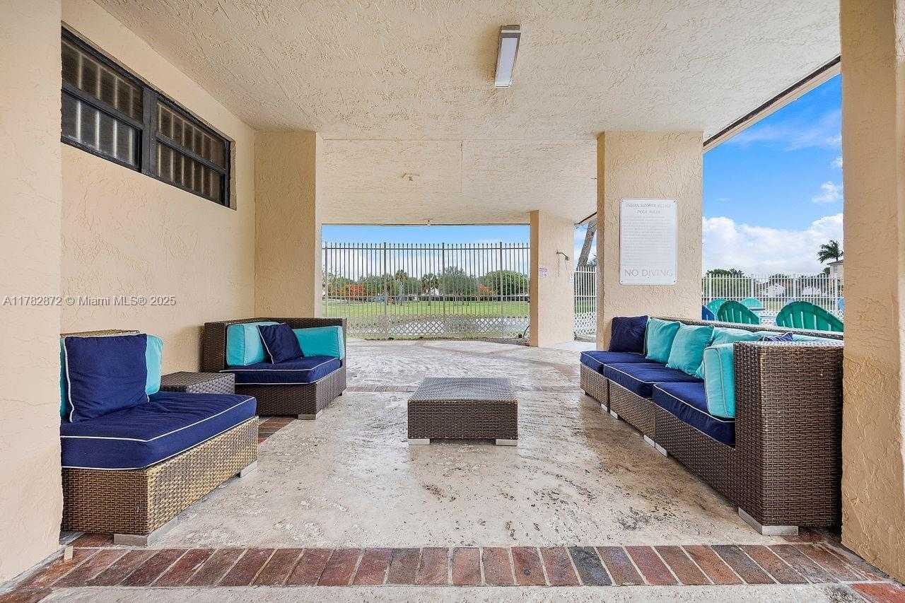 Small Image of 241 W Park Dr, Miami, FL 33172, USA Number 22