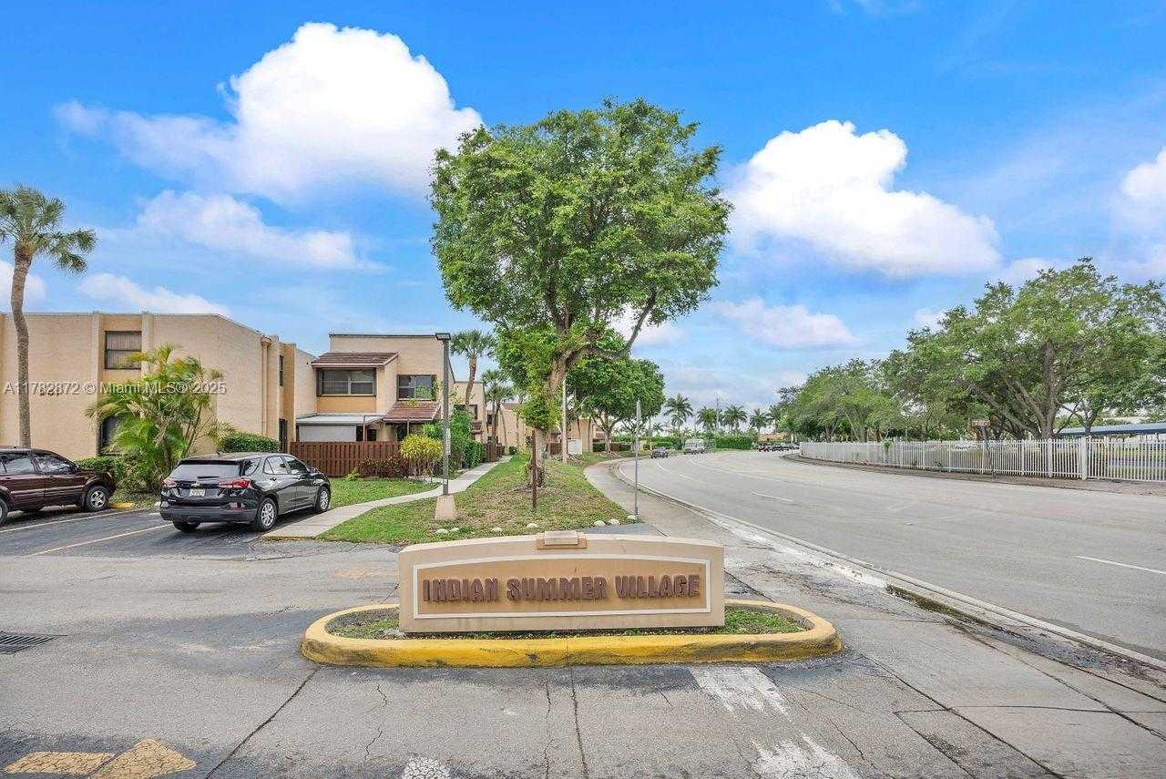 Small Image of 241 W Park Dr, Miami, FL 33172, USA Number 23