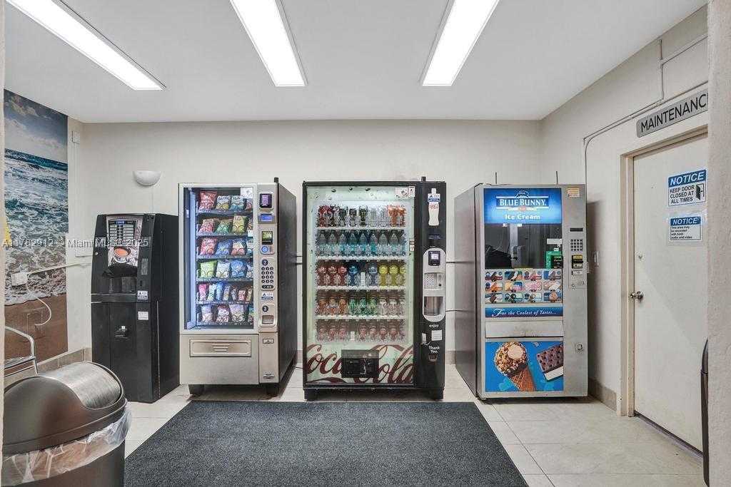 Small Image of 3725 SOUTH OCEAN DR #910, Hollywood Number 32