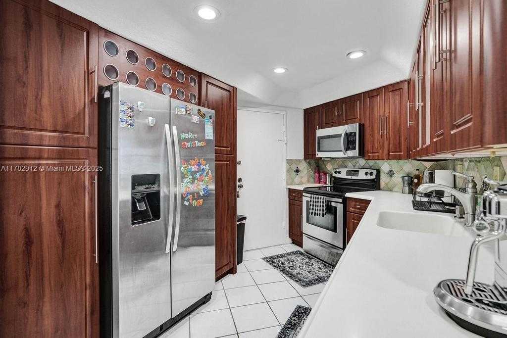Small Image of 3725 SOUTH OCEAN DR #910, Hollywood Number 9
