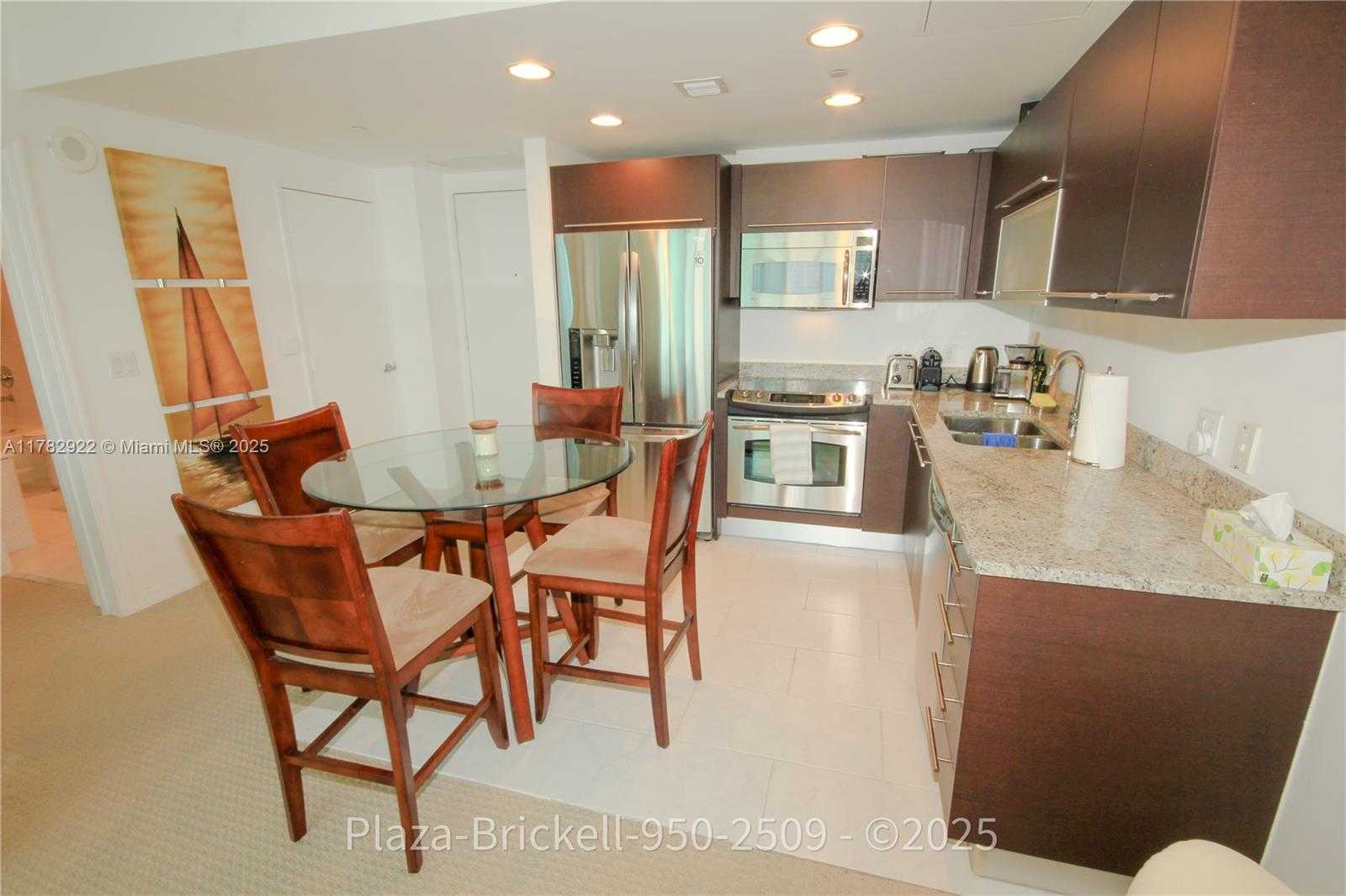 Small Image of 950 BRICKELL BAY DR #2509, Miami Number 10