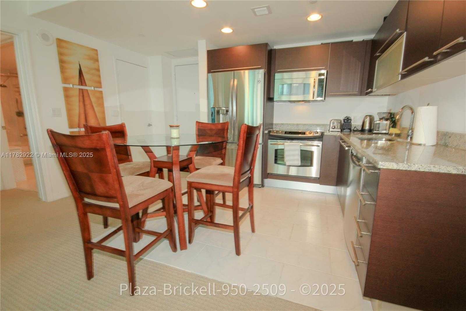 Small Image of 950 BRICKELL BAY DR #2509, Miami Number 12