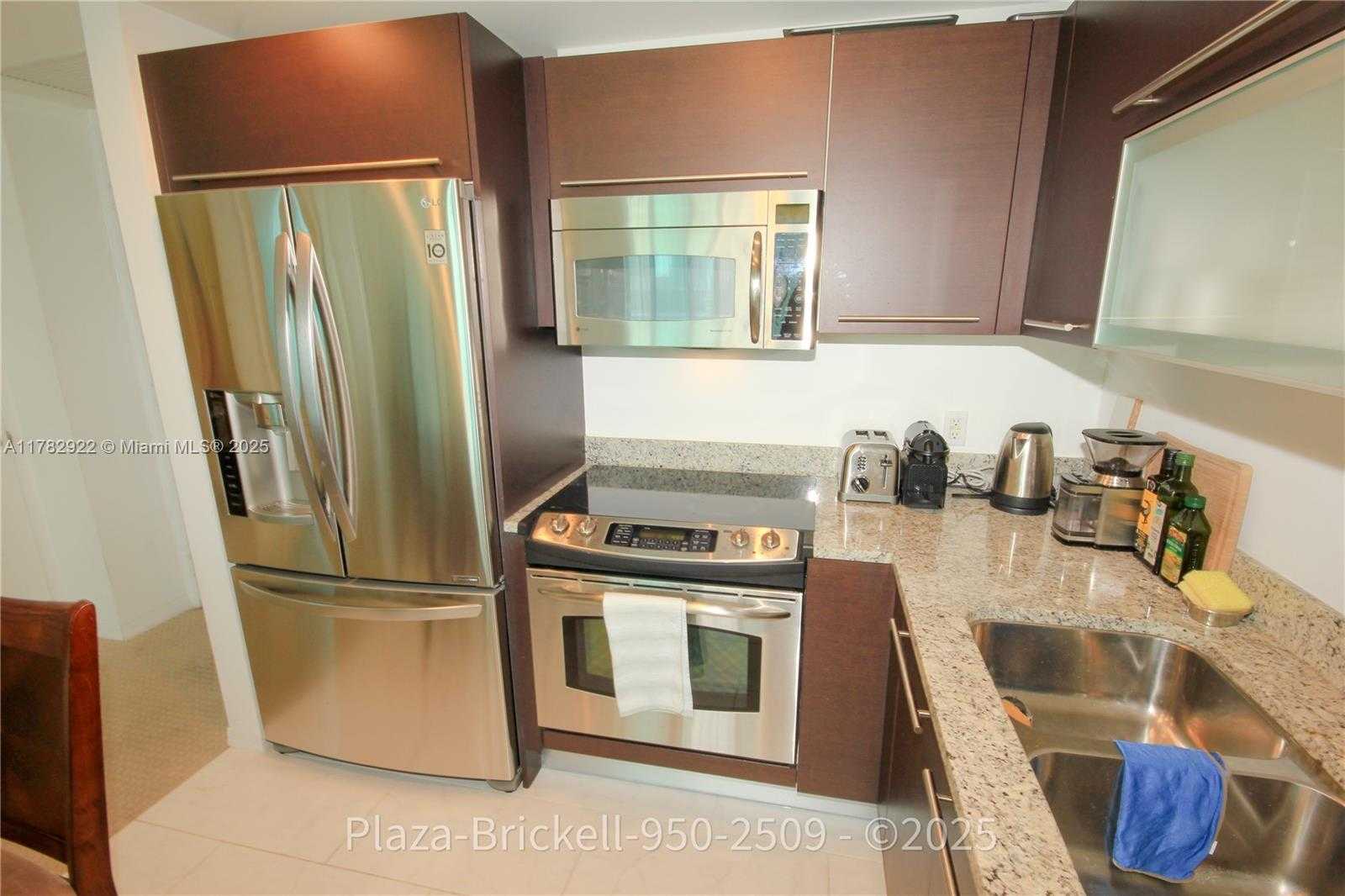 Small Image of 950 BRICKELL BAY DR #2509, Miami Number 18
