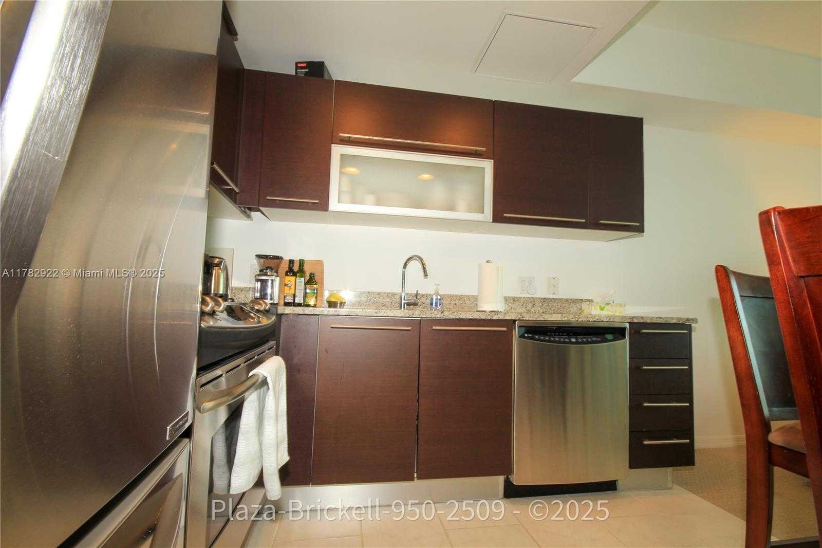 Small Image of 950 BRICKELL BAY DR #2509, Miami Number 21