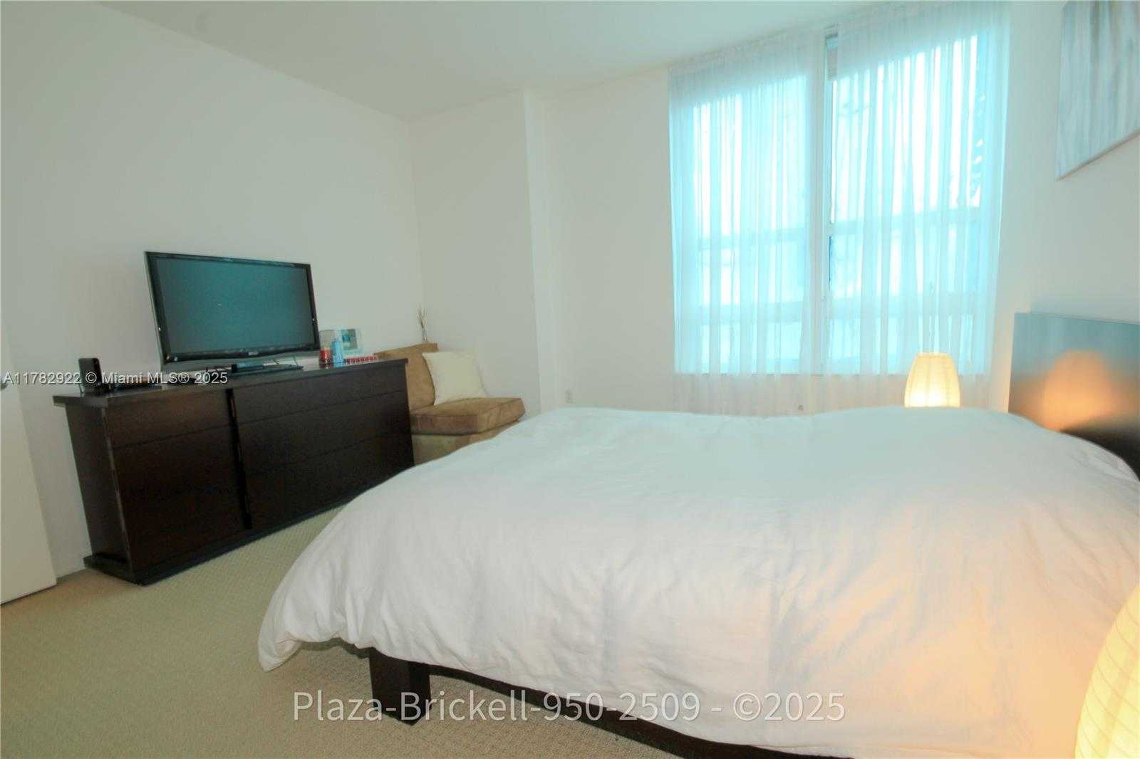 Small Image of 950 BRICKELL BAY DR #2509, Miami Number 32