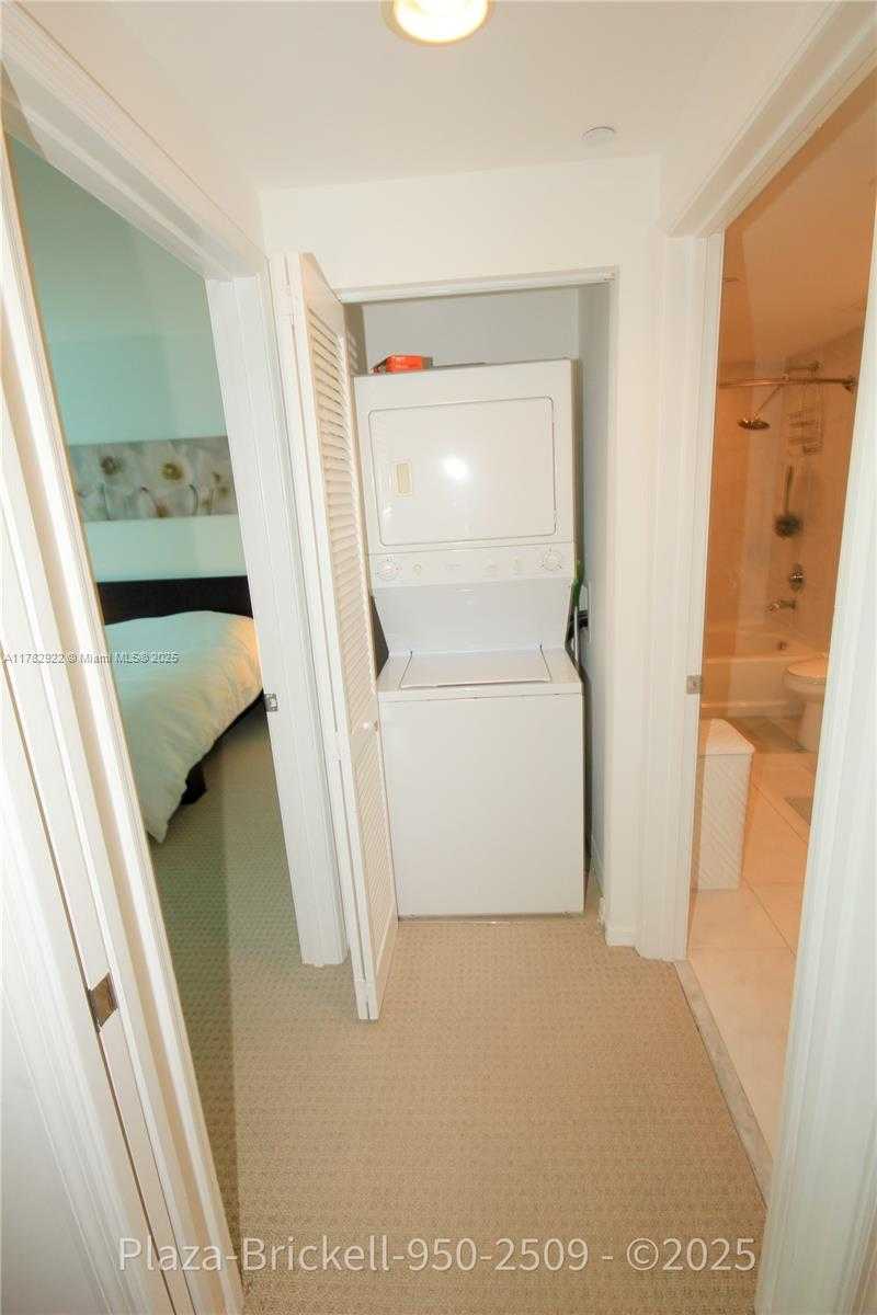 Small Image of 950 BRICKELL BAY DR #2509, Miami Number 34